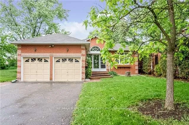 Photo 1 of 210 Old Yonge #Basement Street, Aurora, Aurora Village — HOMEH