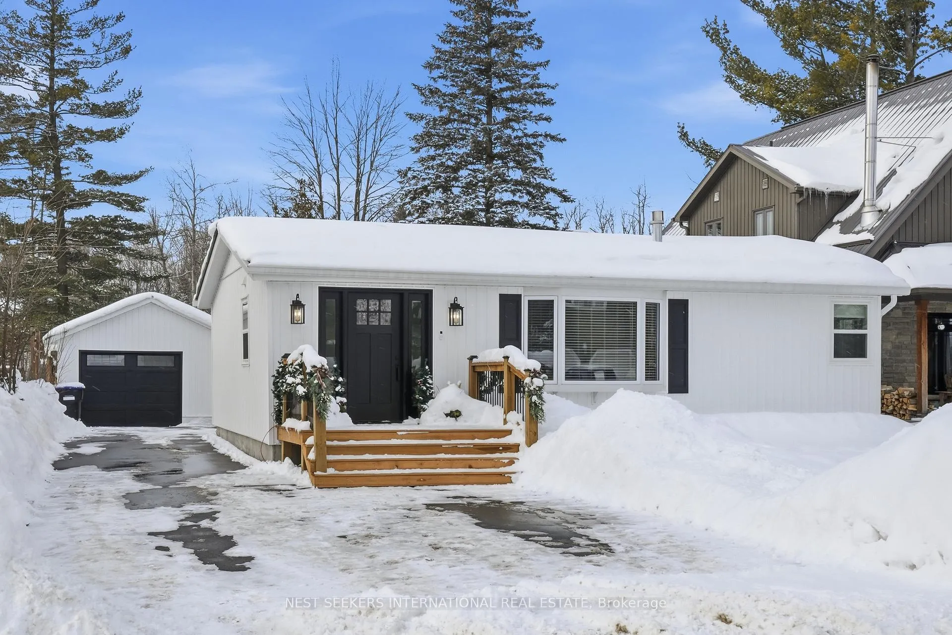 Photo 2 of 920 Barry Avenue, Innisfil, Rural Innisfil — HOMEH
