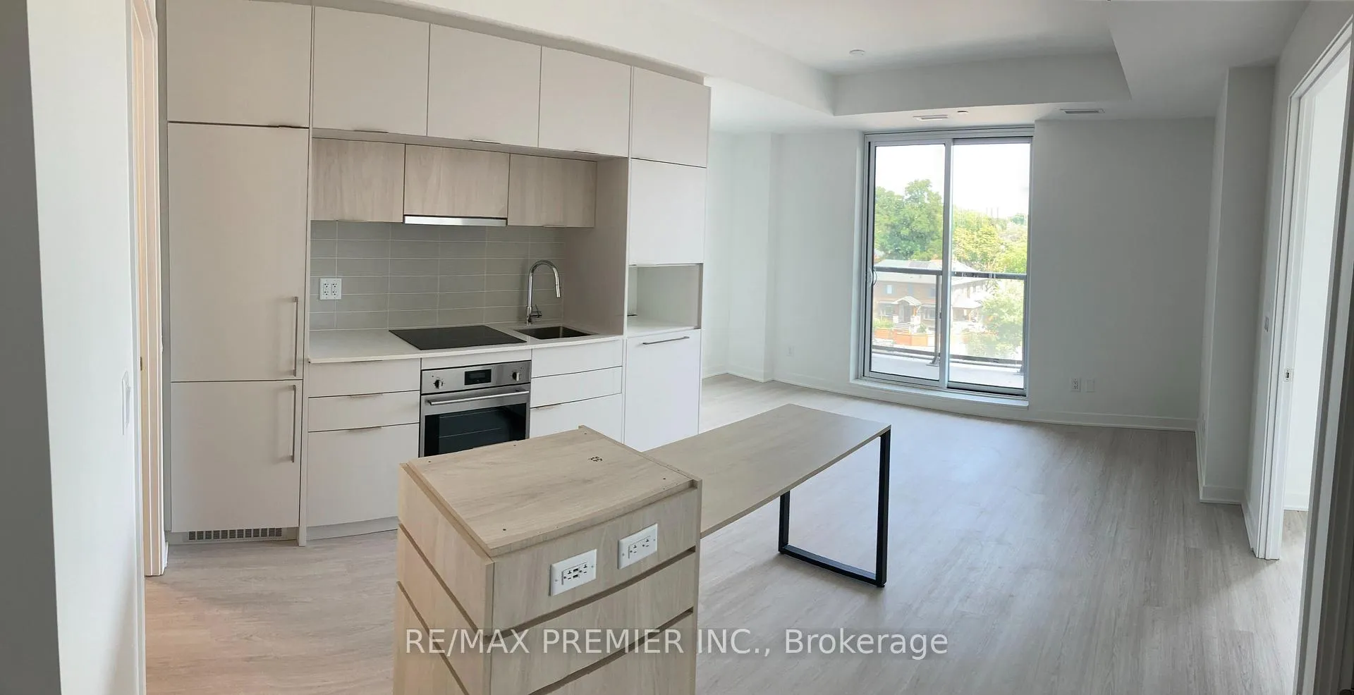 Photo 4 of Unit 604, 185 Alberta Avenue, Toronto, Oakwood Village — HOMEH