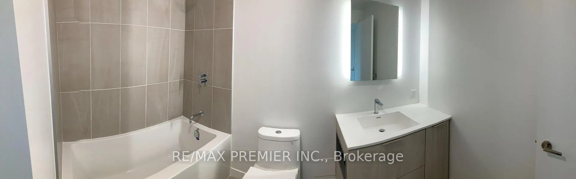 Photo 5 of Unit 604, 185 Alberta Avenue, Toronto, Oakwood Village — HOMEH