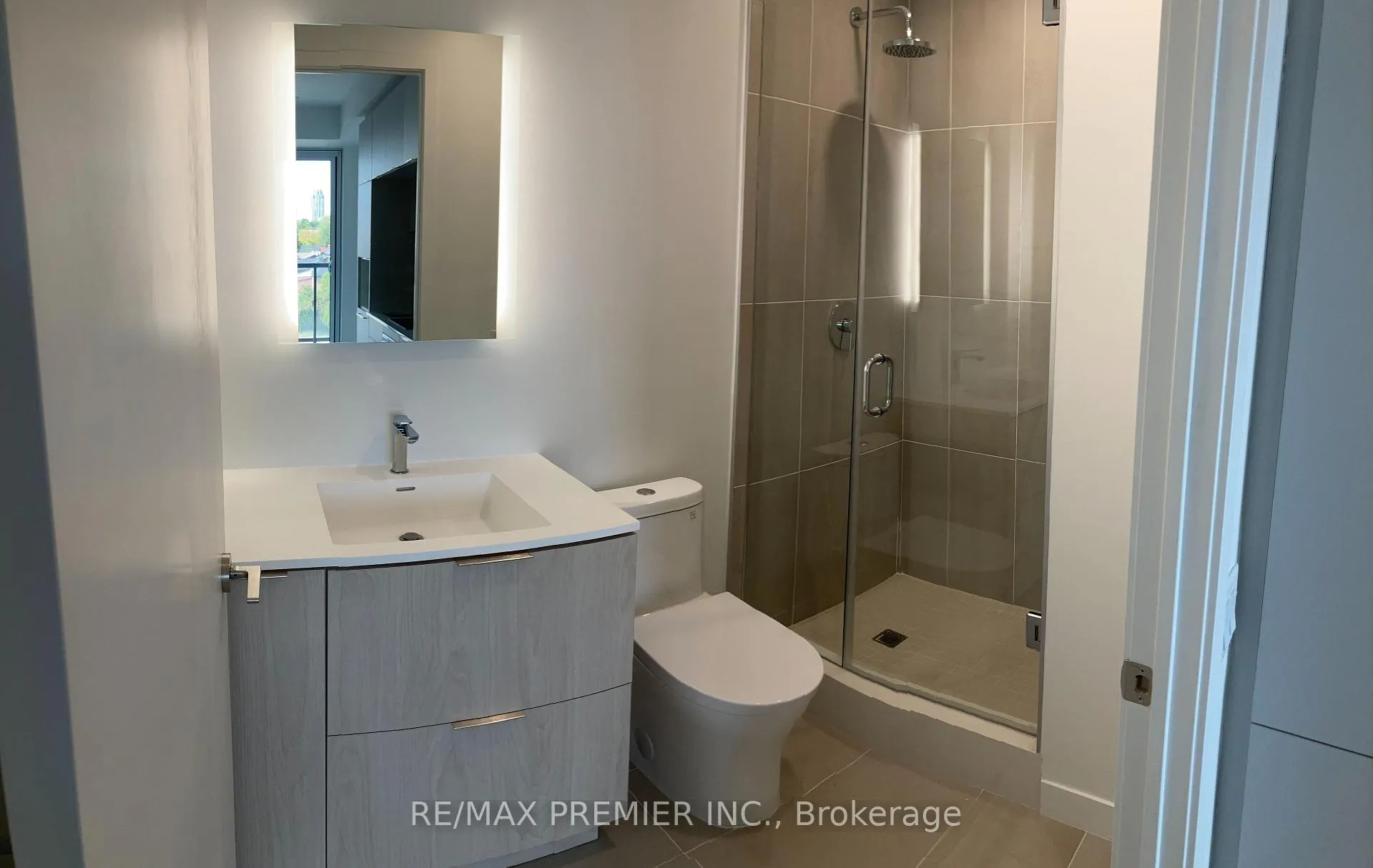 Photo 6 of Unit 604, 185 Alberta Avenue, Toronto, Oakwood Village — HOMEH