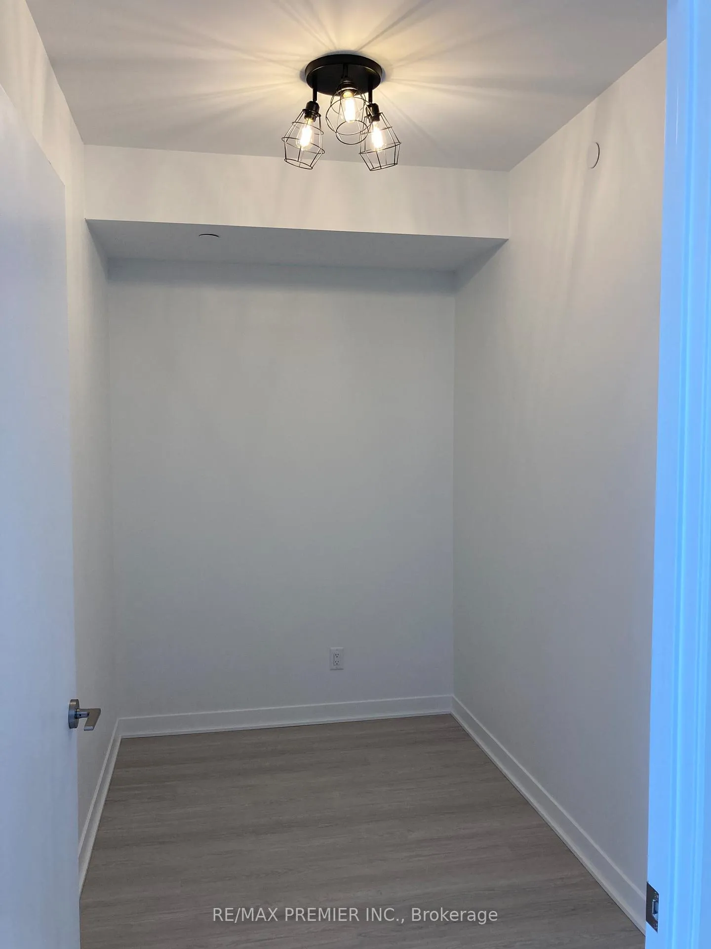 Photo 8 of Unit 604, 185 Alberta Avenue, Toronto, Oakwood Village — HOMEH