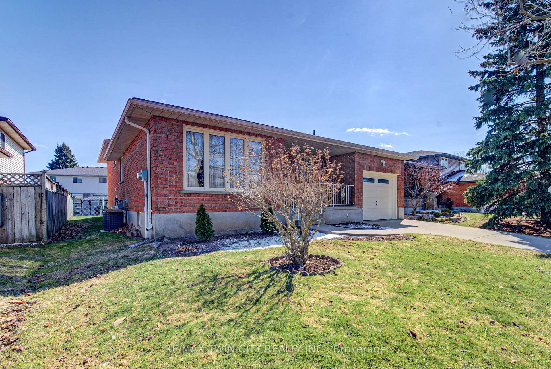 Photo 2 of 43 Quaiser Street, Kitchener — HOMEH