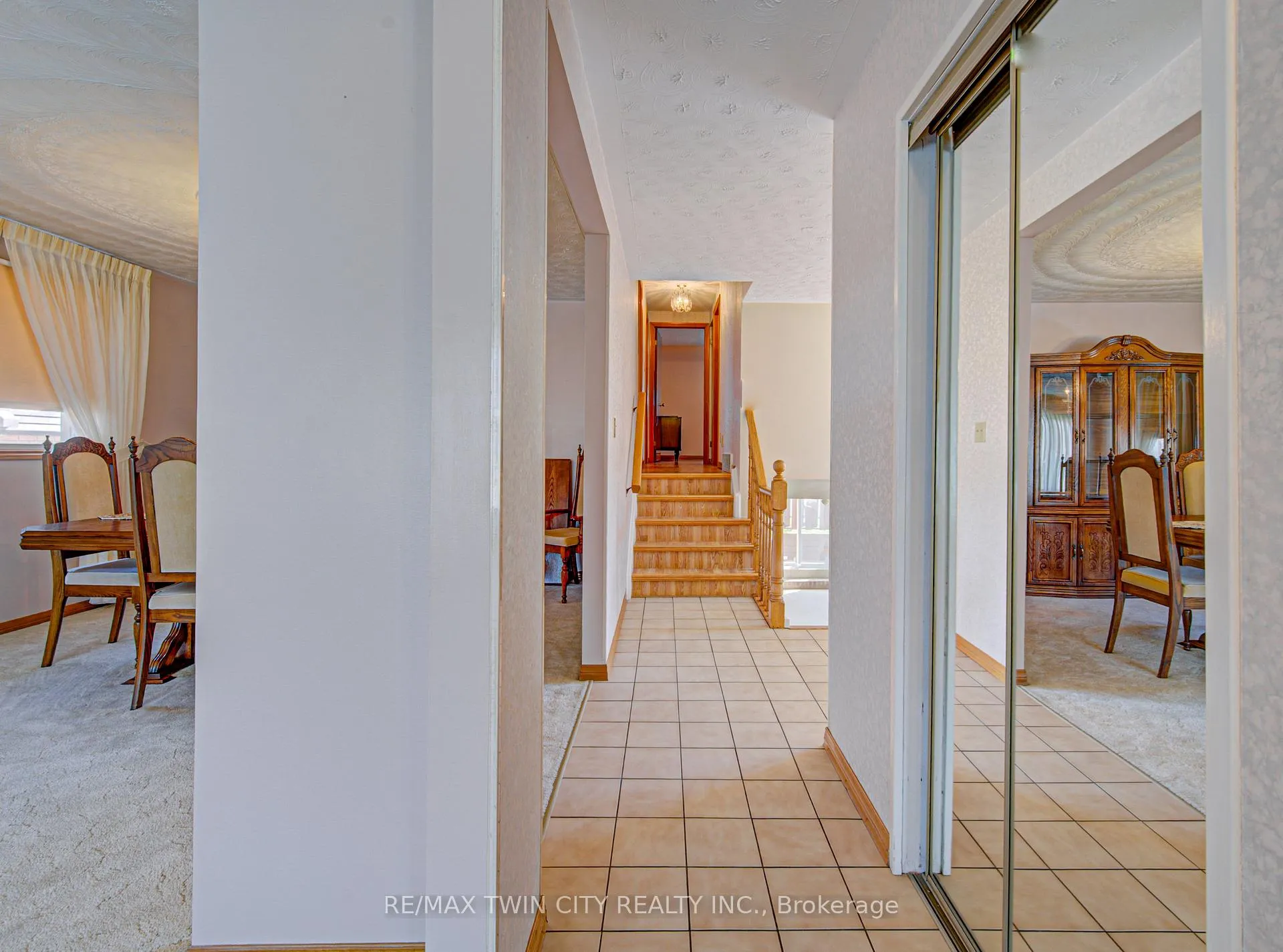 Photo 3 of 43 Quaiser Street, Kitchener — HOMEH