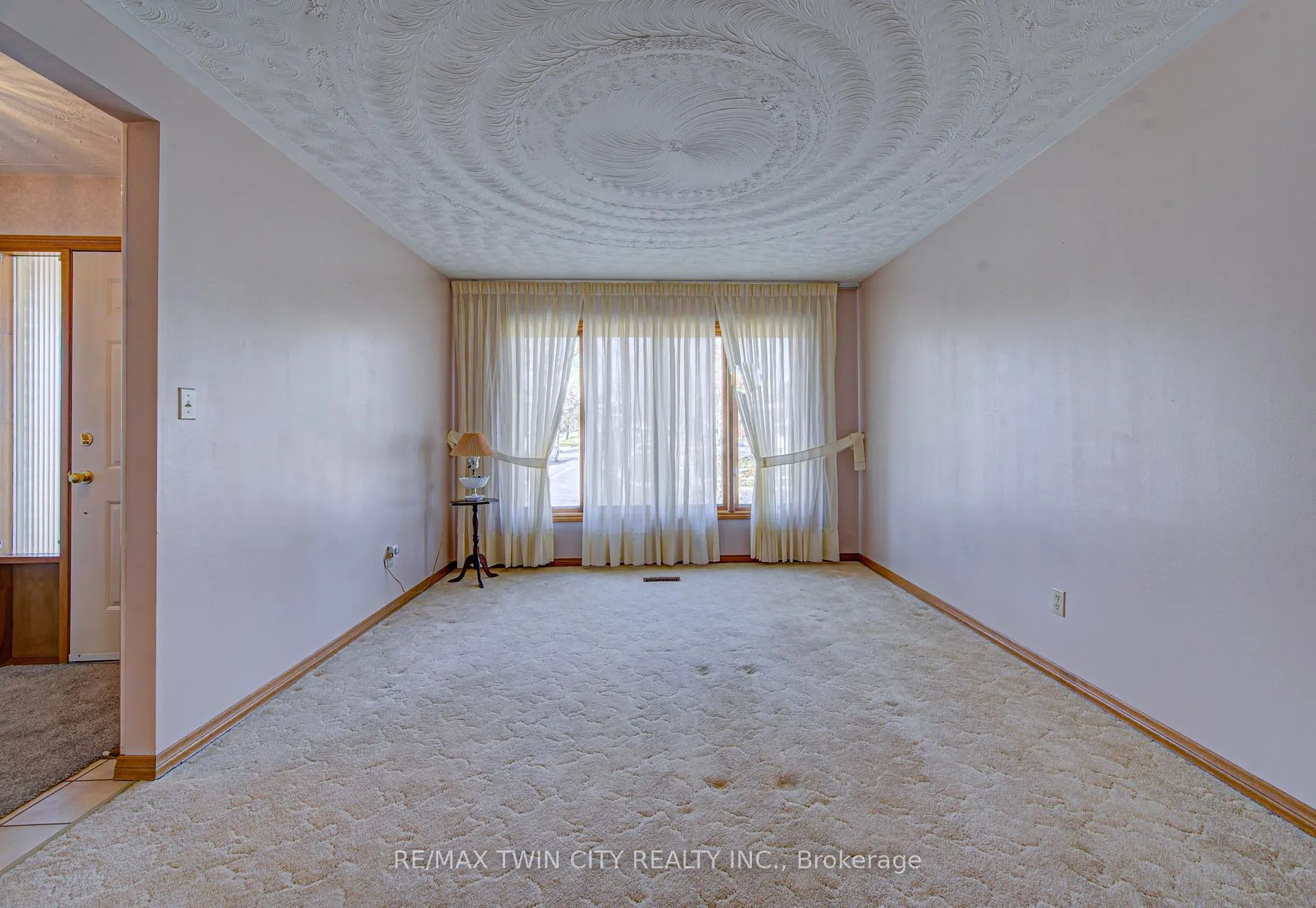 Photo 5 of 43 Quaiser Street, Kitchener — HOMEH