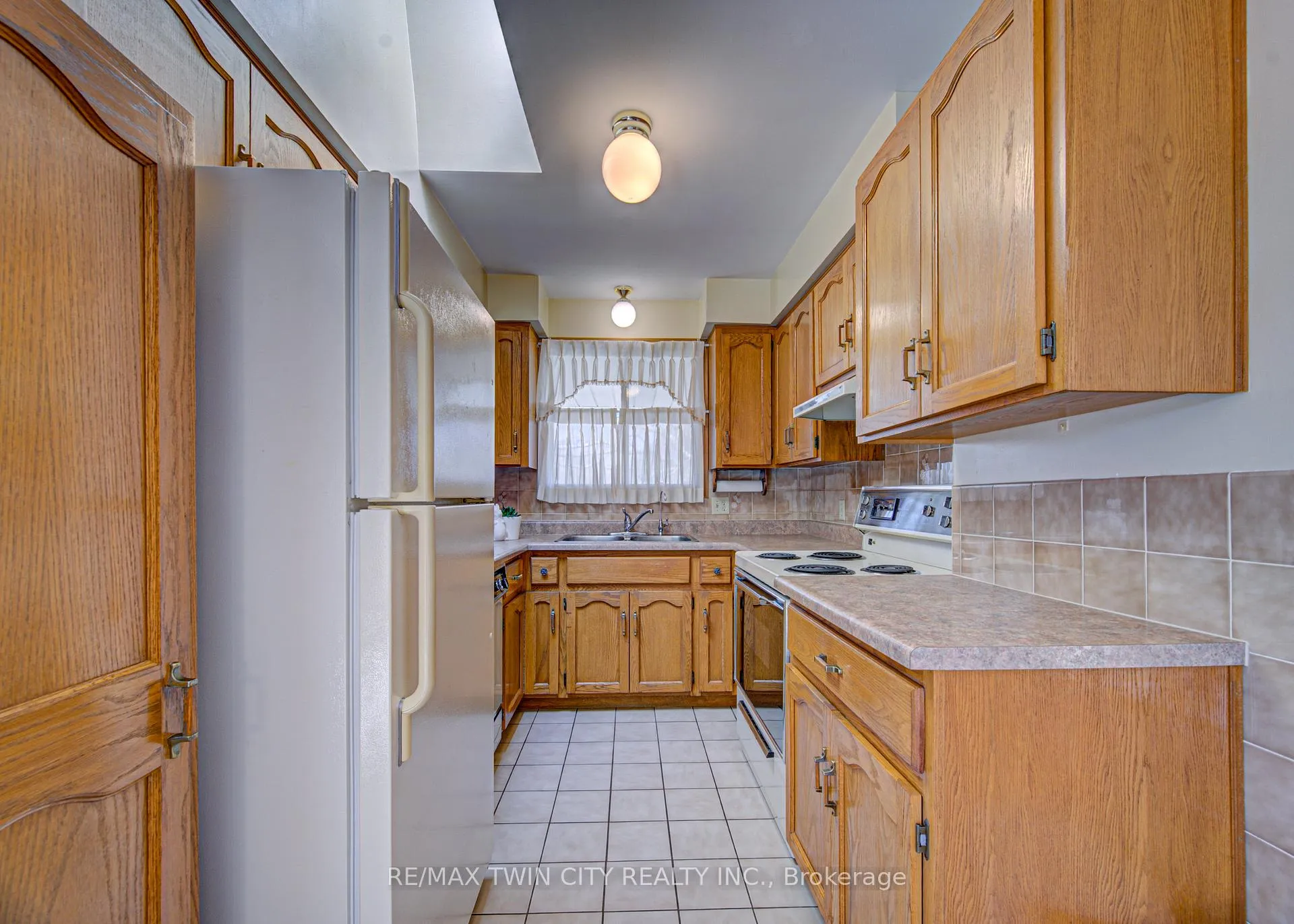 Photo 10 of 43 Quaiser Street, Kitchener — HOMEH