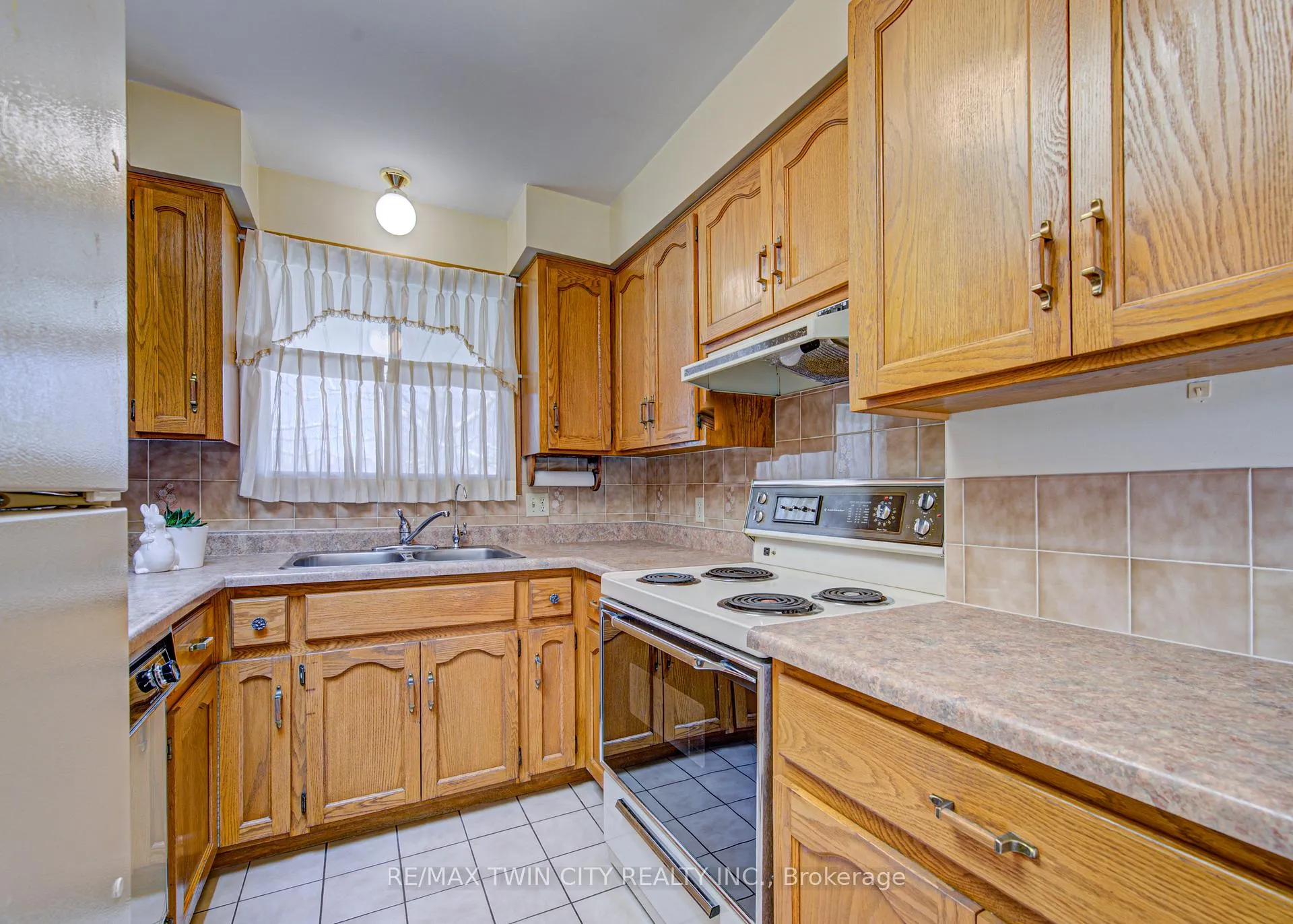 Photo 11 of 43 Quaiser Street, Kitchener — HOMEH