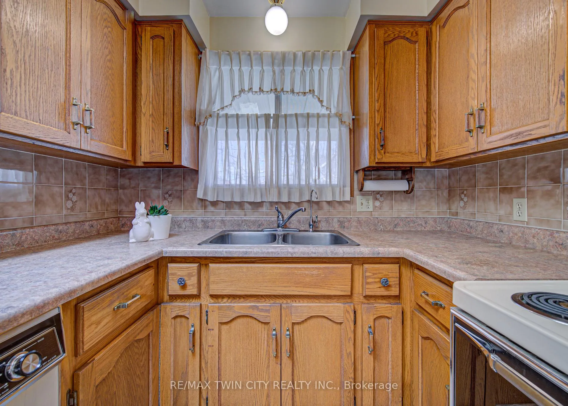 Photo 12 of 43 Quaiser Street, Kitchener — HOMEH