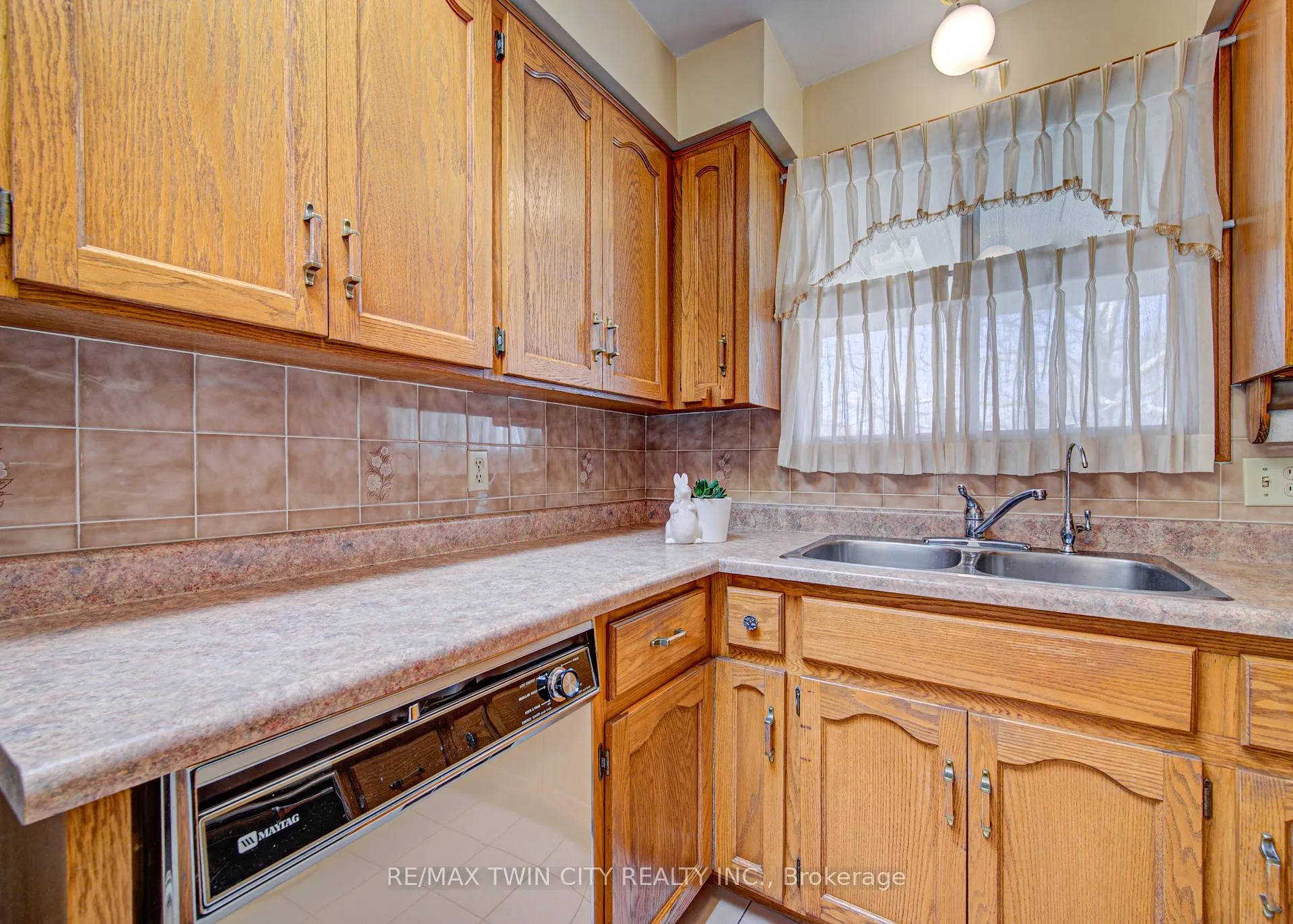 Photo 13 of 43 Quaiser Street, Kitchener — HOMEH