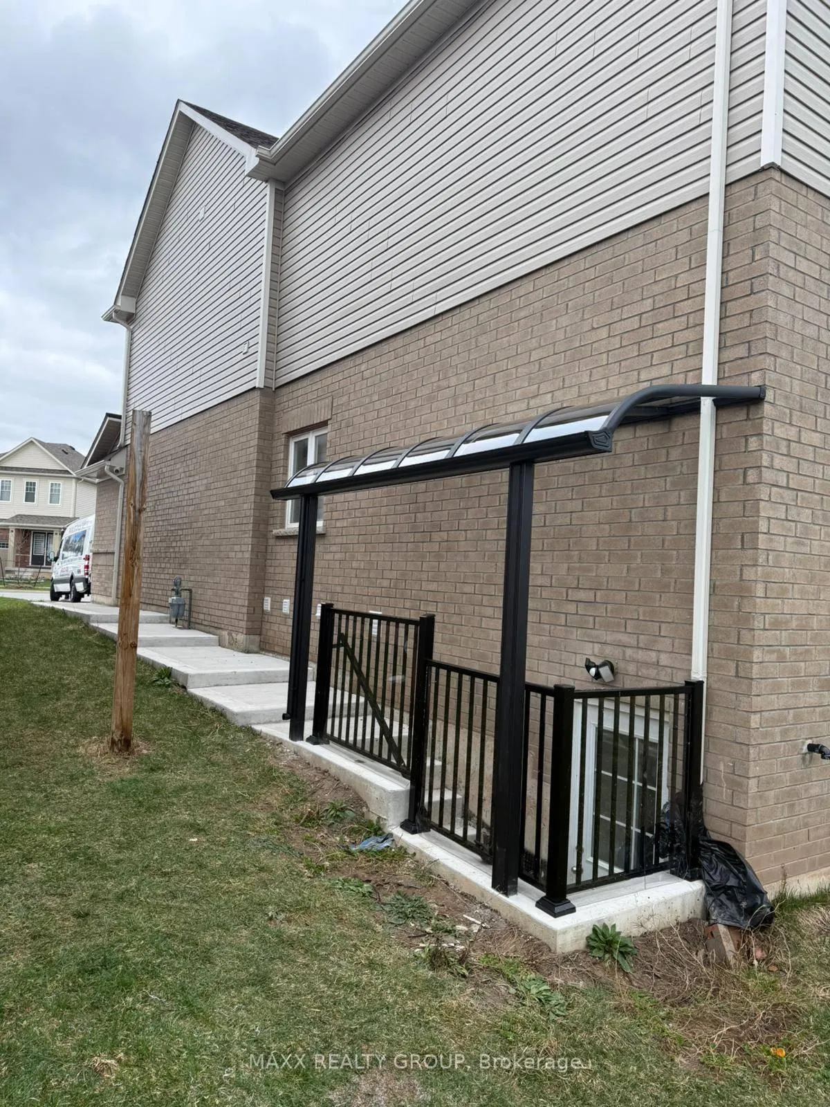 Photo 10 of 178 Cottonwood Crescent, Welland, Dain City — HOMEH