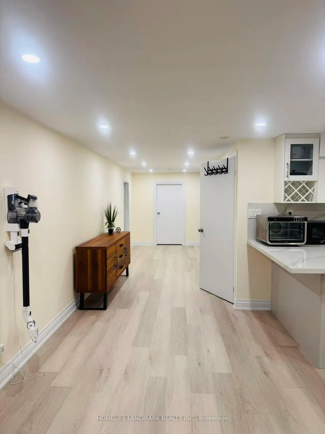 Photo 3 of Unit Basement, 168 Timpson Drive, Aurora, Aurora Highlands — HOMEH