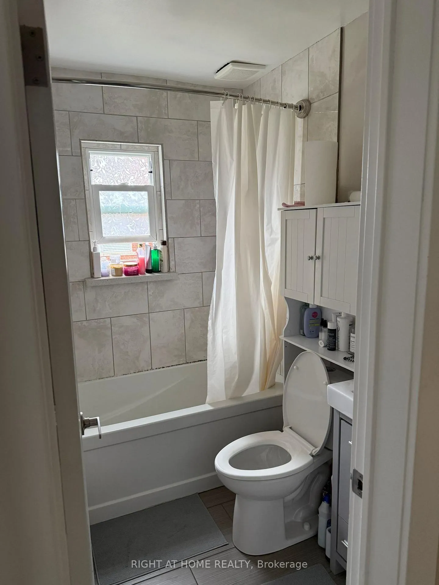 Photo 10 of Unit 1, 165 Berry Road, Etobicoke, Stonegate-Queensway — HOMEH