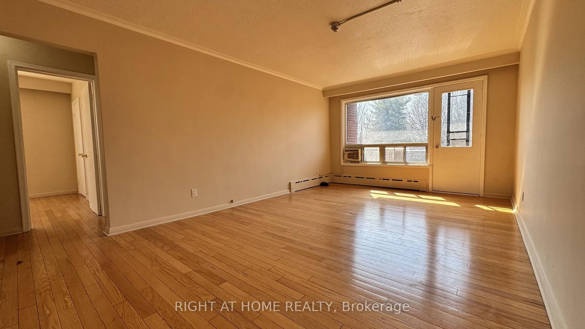 Photo 3 of 139 Royal York Road, Etobicoke, Mimico — HOMEH