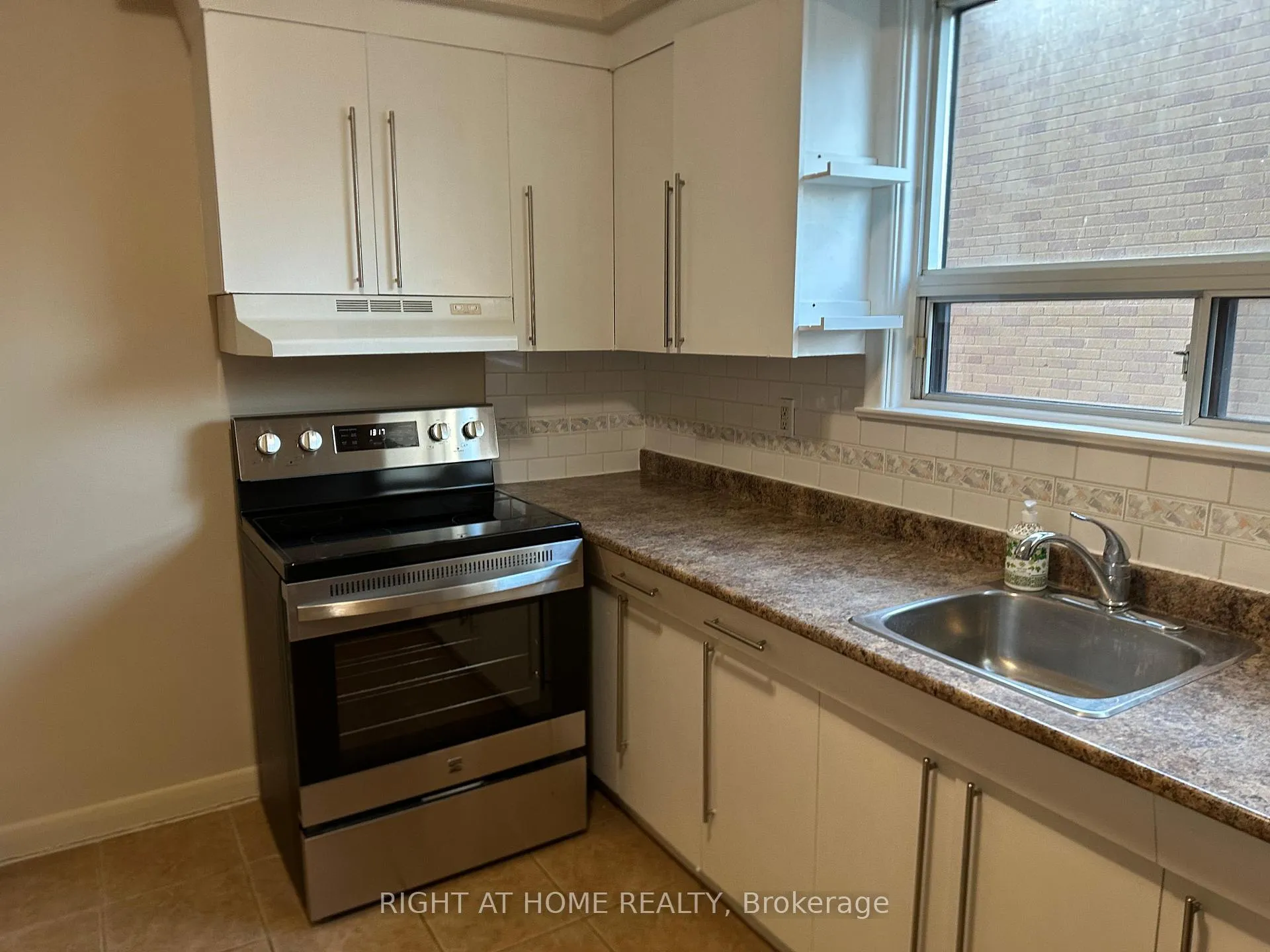 Photo 5 of 139 Royal York Road, Etobicoke, Mimico — HOMEH