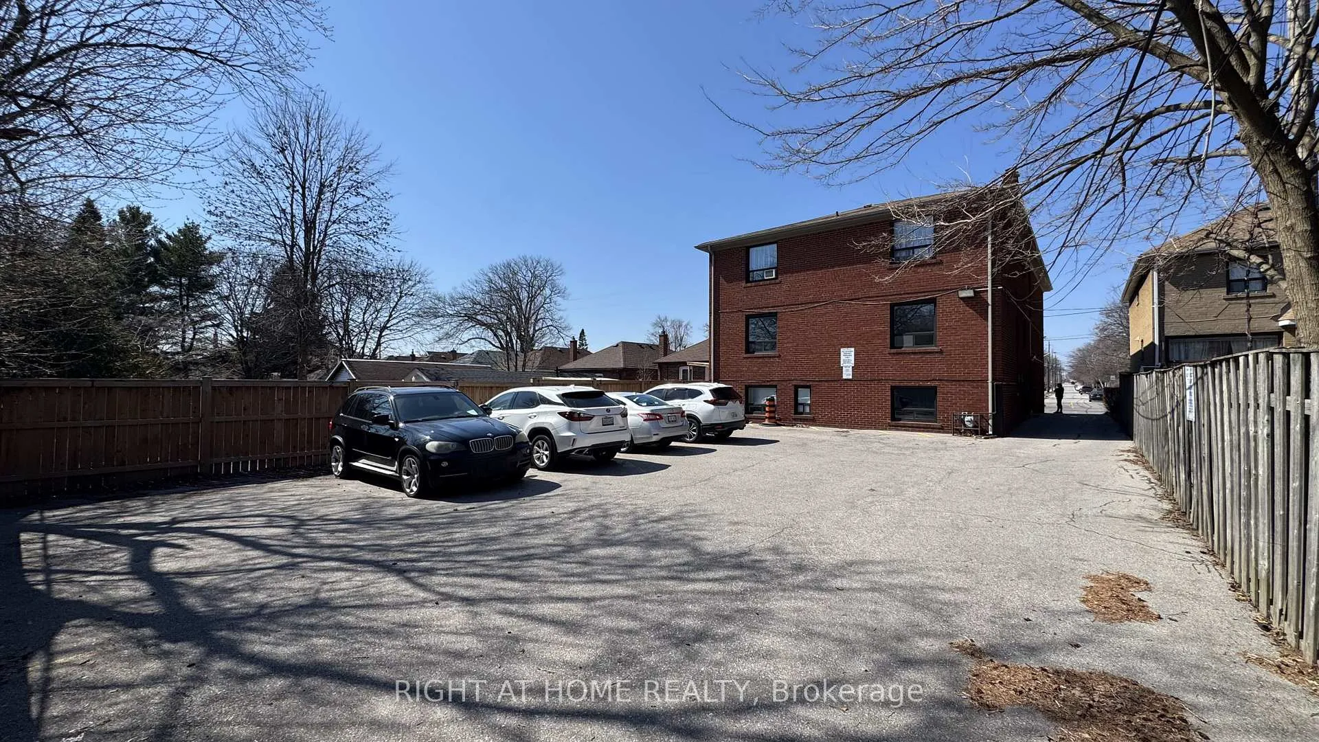 Photo 11 of 139 Royal York Road, Etobicoke, Mimico — HOMEH