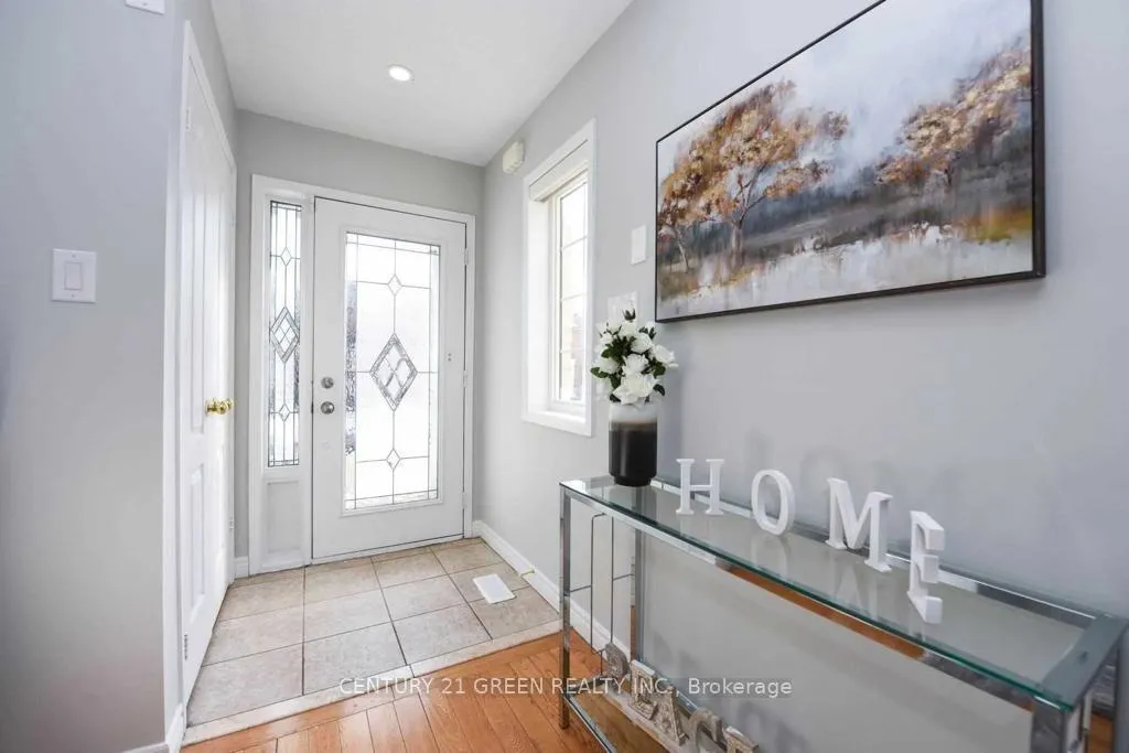 Photo 2 of 11 Penbridge Circle, Brampton, Fletcher's Meadow — HOMEH
