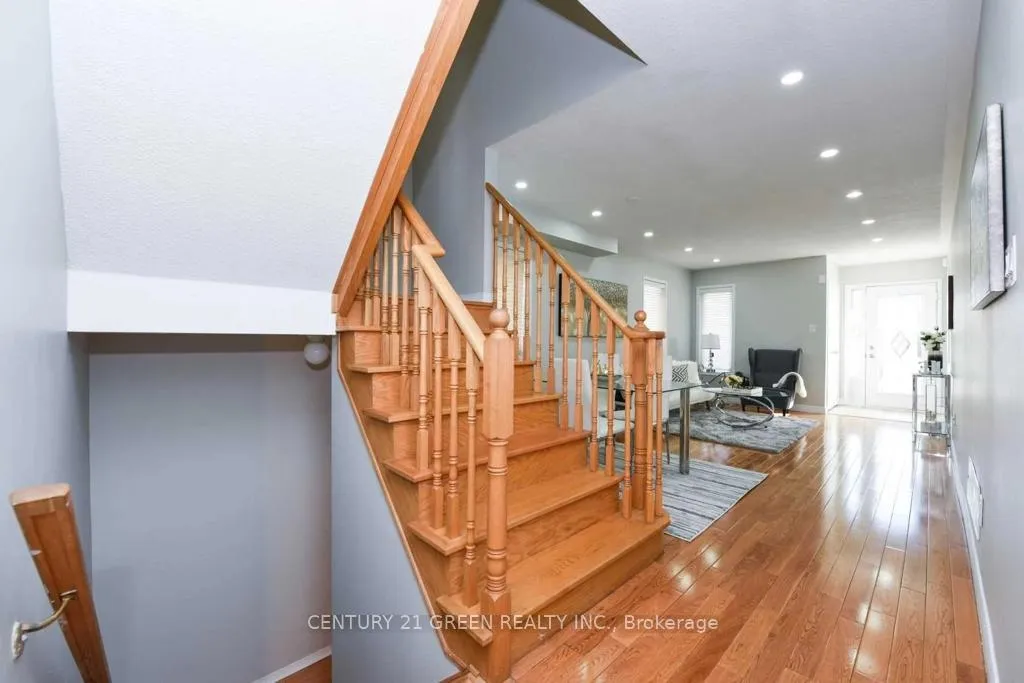 Photo 8 of 11 Penbridge Circle, Brampton, Fletcher's Meadow — HOMEH