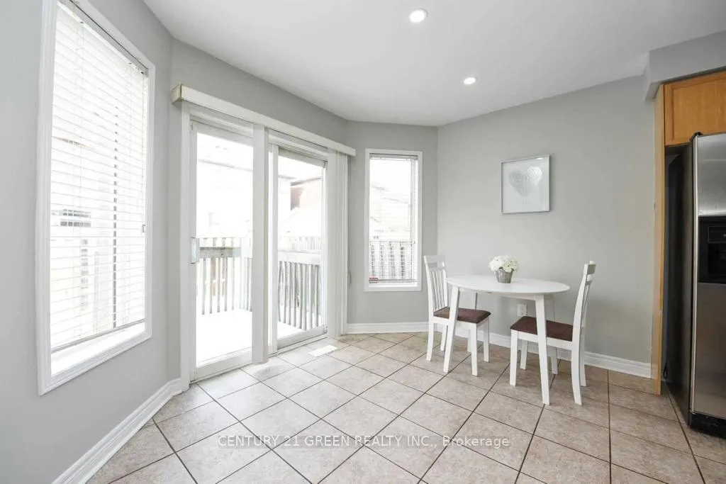 Photo 12 of 11 Penbridge Circle, Brampton, Fletcher's Meadow — HOMEH