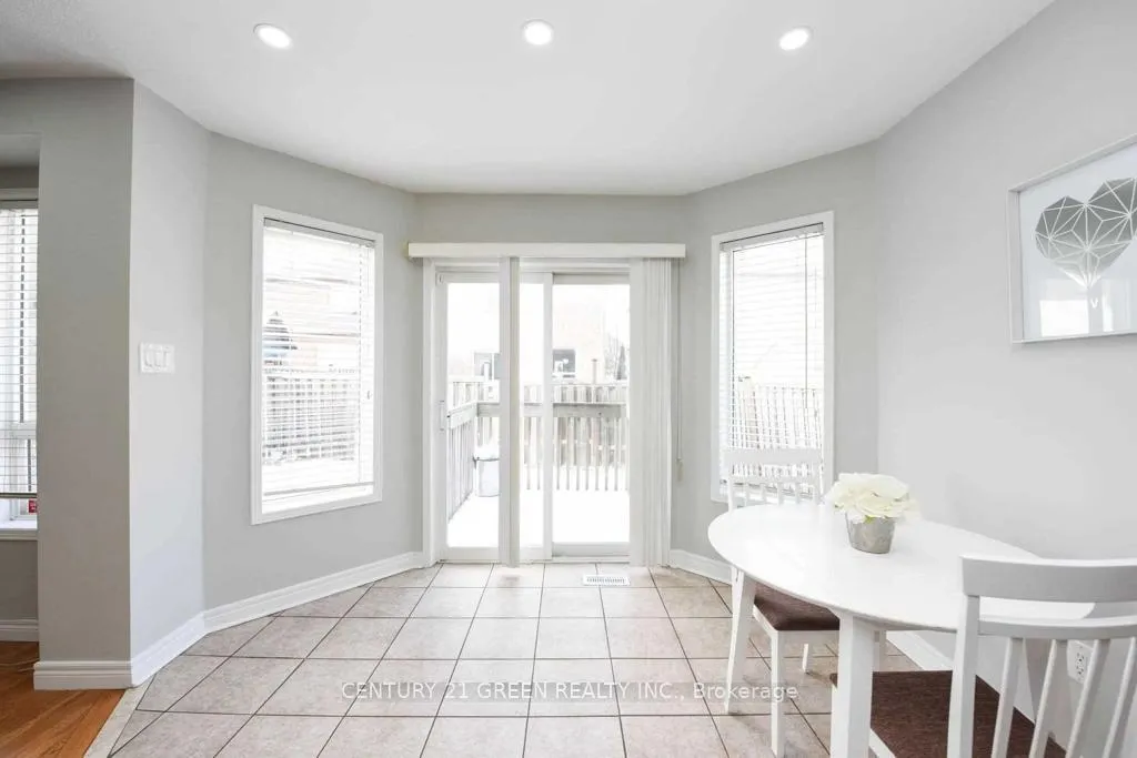 Photo 13 of 11 Penbridge Circle, Brampton, Fletcher's Meadow — HOMEH