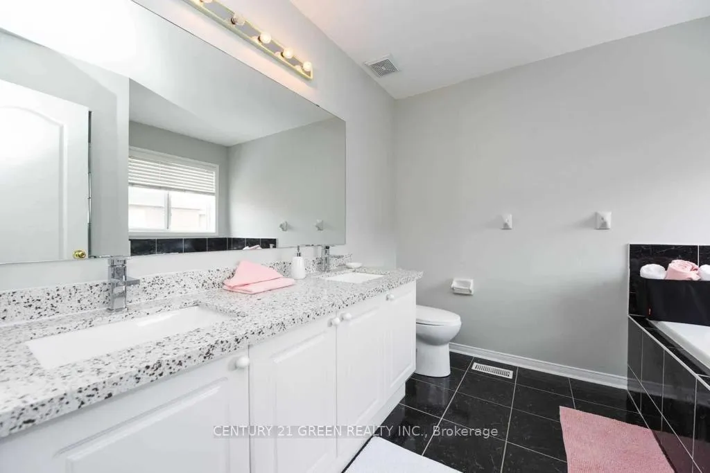 Photo 19 of 11 Penbridge Circle, Brampton, Fletcher's Meadow — HOMEH