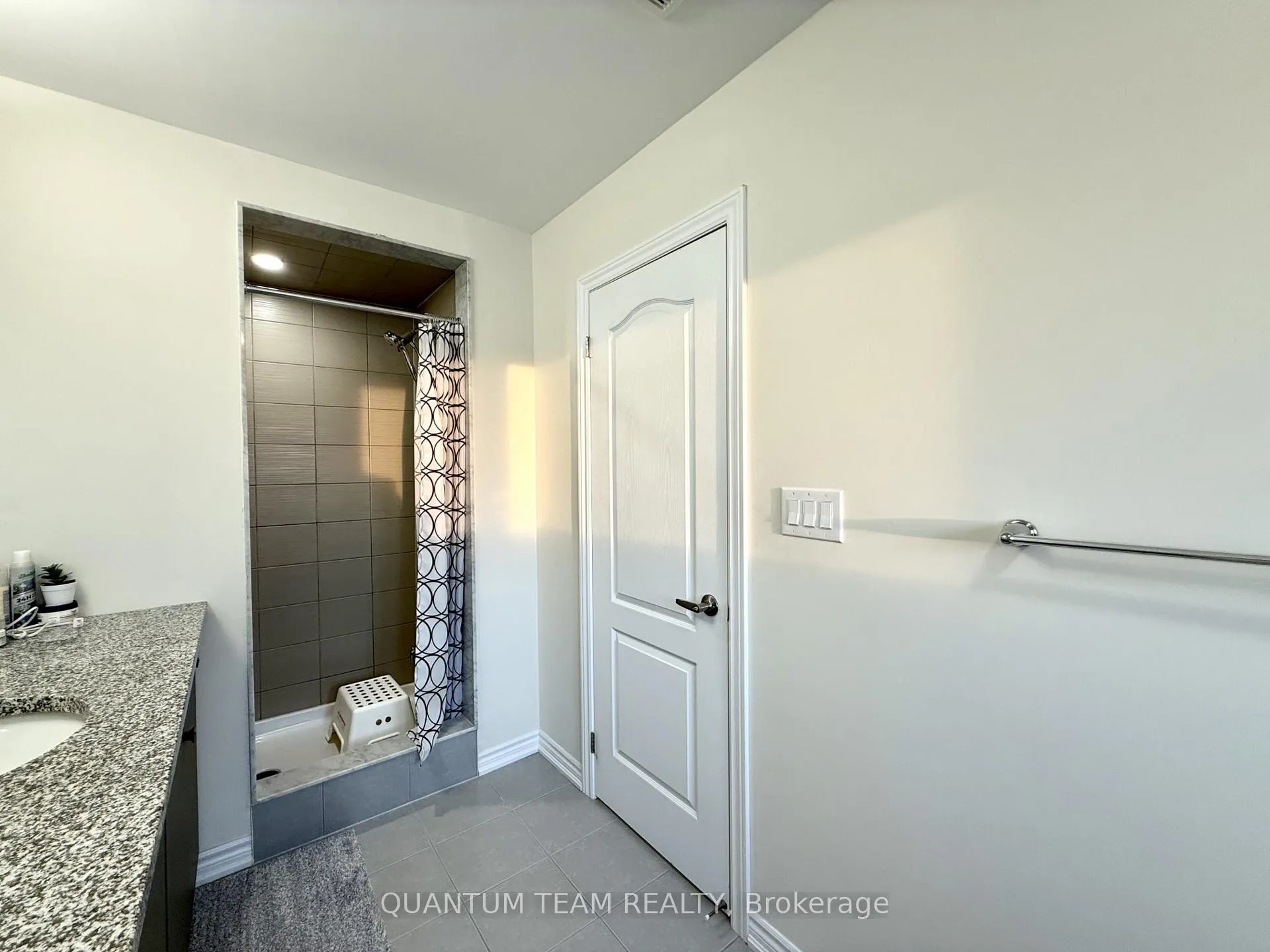 Photo 9 of 225 Vanilla Trail, Thorold, Rolling Meadows — HOMEH