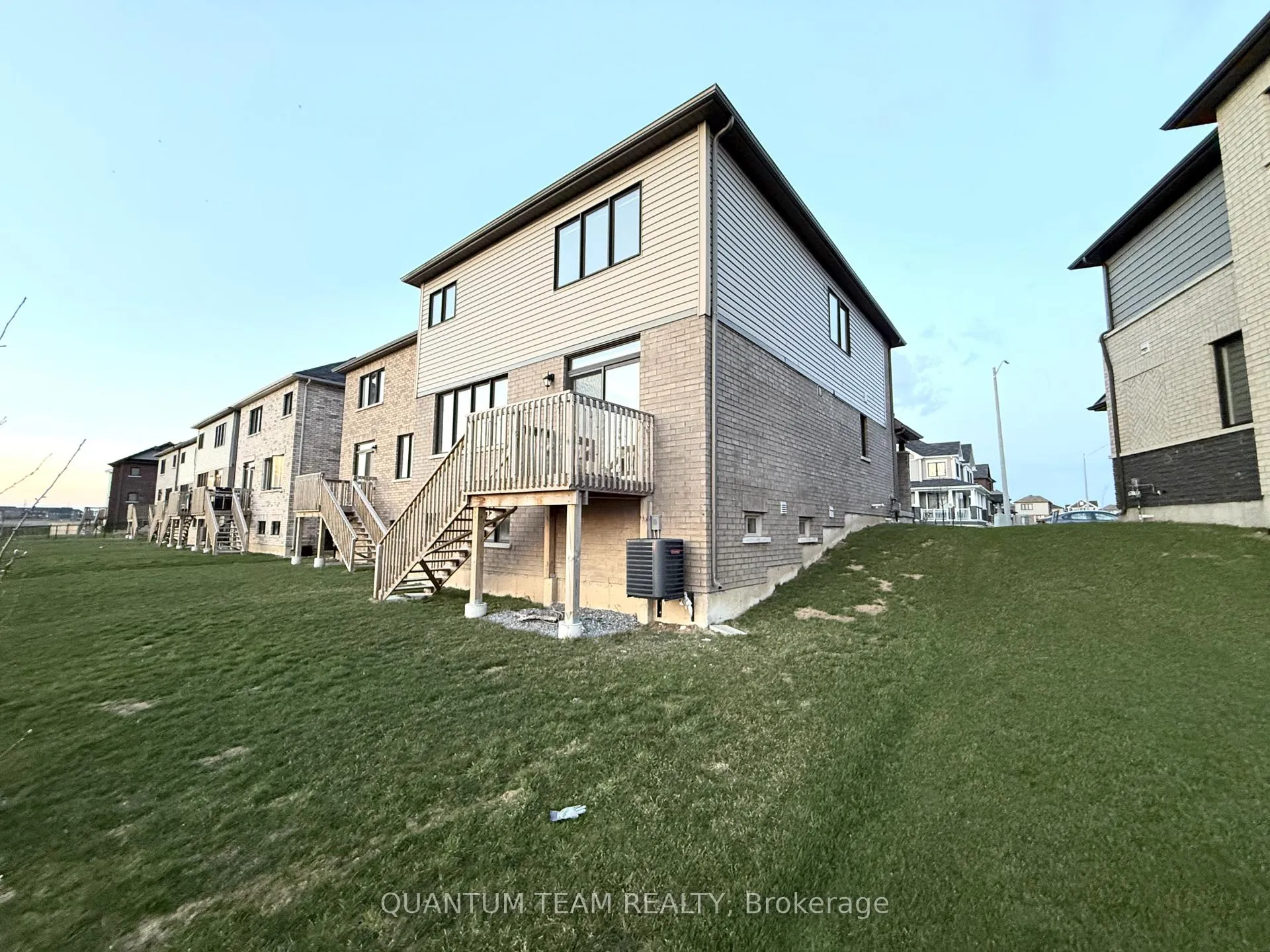 Photo 15 of 225 Vanilla Trail, Thorold, Rolling Meadows — HOMEH