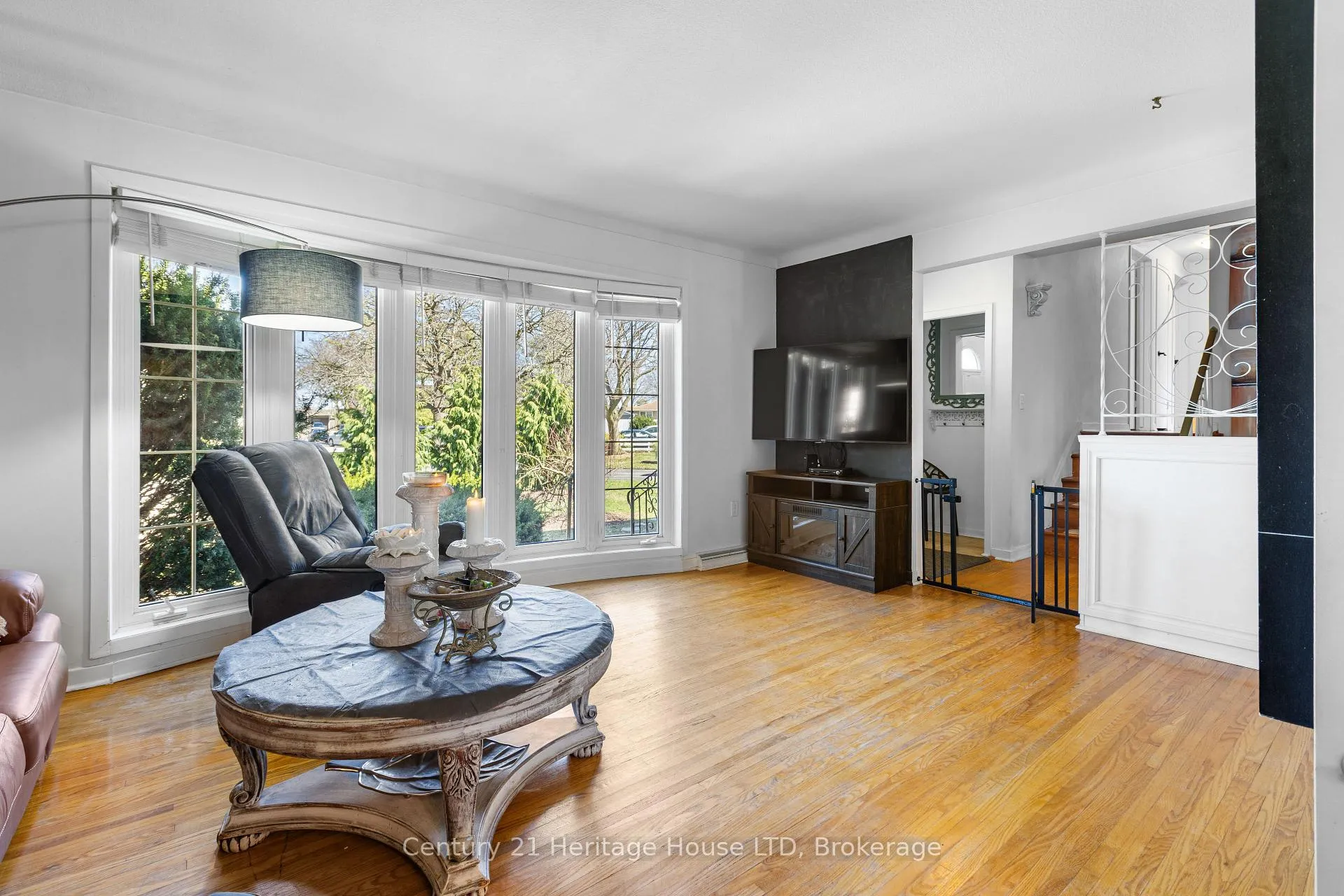 Photo 4 of 8 Saturn Court, St. Catharines, Bunting/Linwell — HOMEH