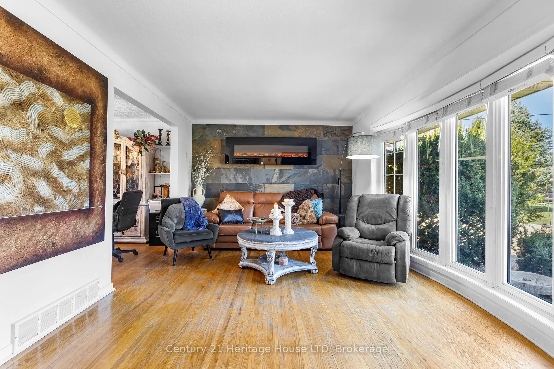 Photo 5 of 8 Saturn Court, St. Catharines, Bunting/Linwell — HOMEH