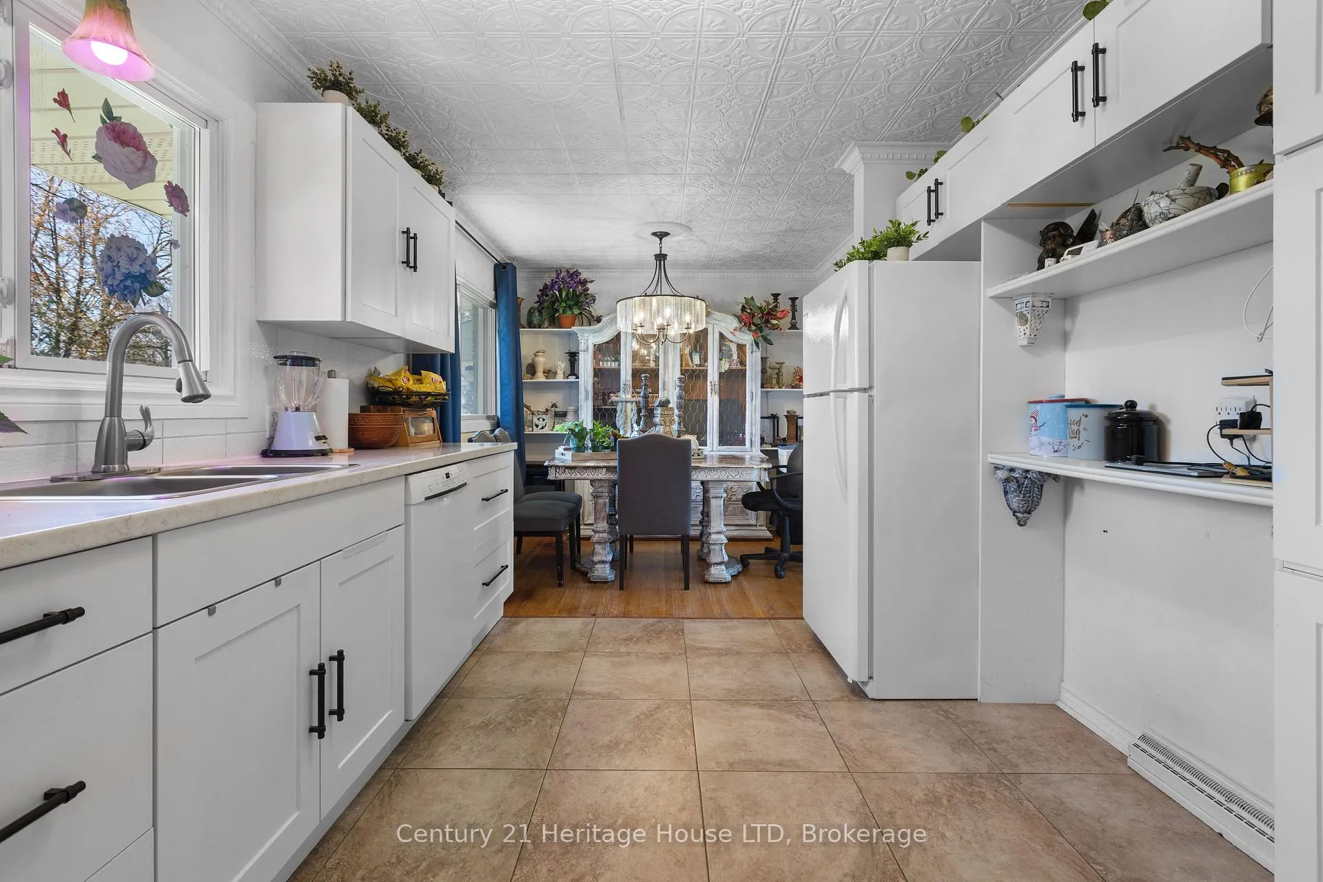 Photo 7 of 8 Saturn Court, St. Catharines, Bunting/Linwell — HOMEH