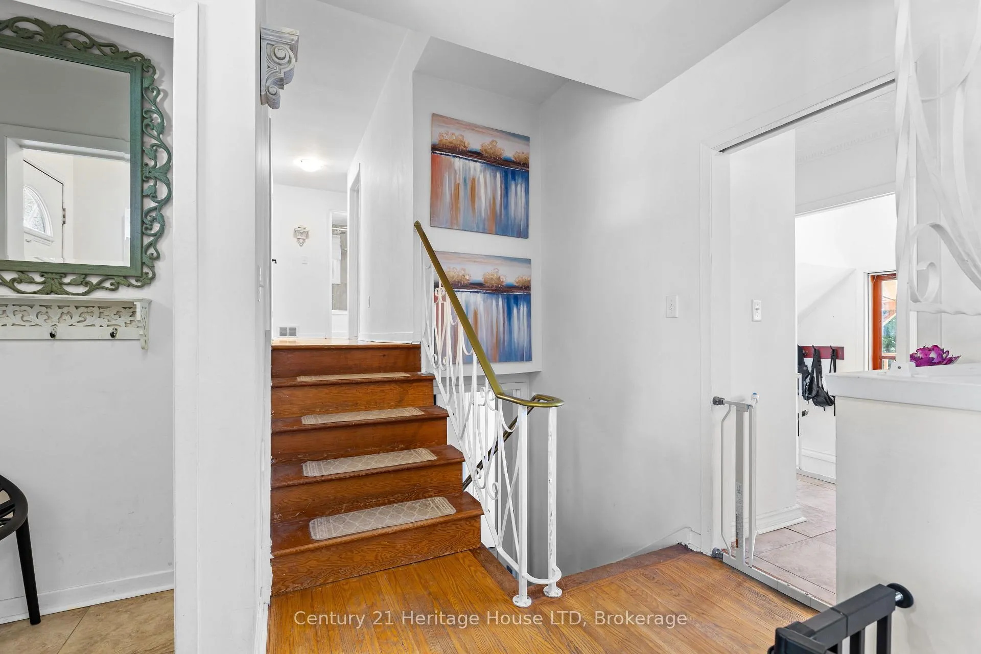 Photo 10 of 8 Saturn Court, St. Catharines, Bunting/Linwell — HOMEH
