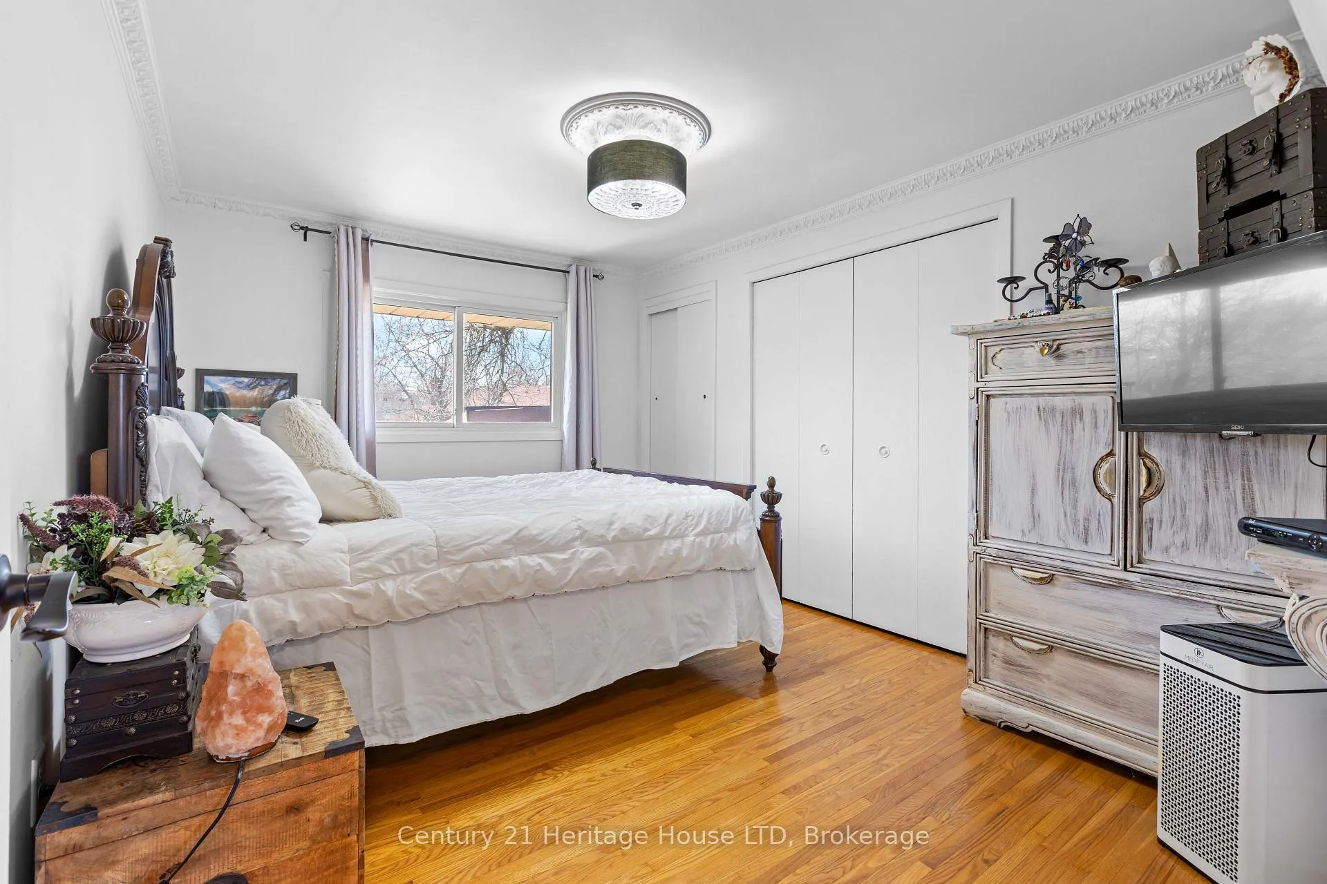Photo 11 of 8 Saturn Court, St. Catharines, Bunting/Linwell — HOMEH