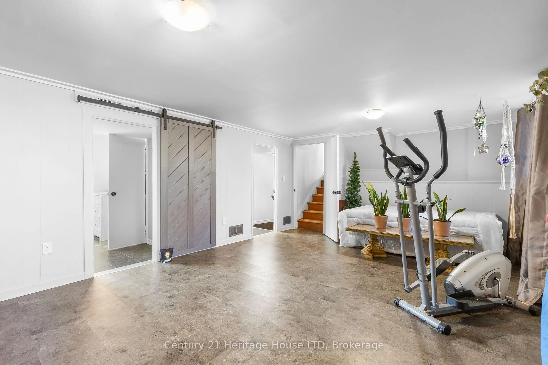 Photo 17 of 8 Saturn Court, St. Catharines, Bunting/Linwell — HOMEH