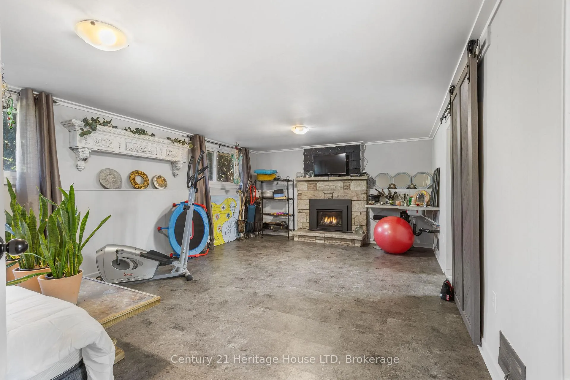 Photo 18 of 8 Saturn Court, St. Catharines, Bunting/Linwell — HOMEH