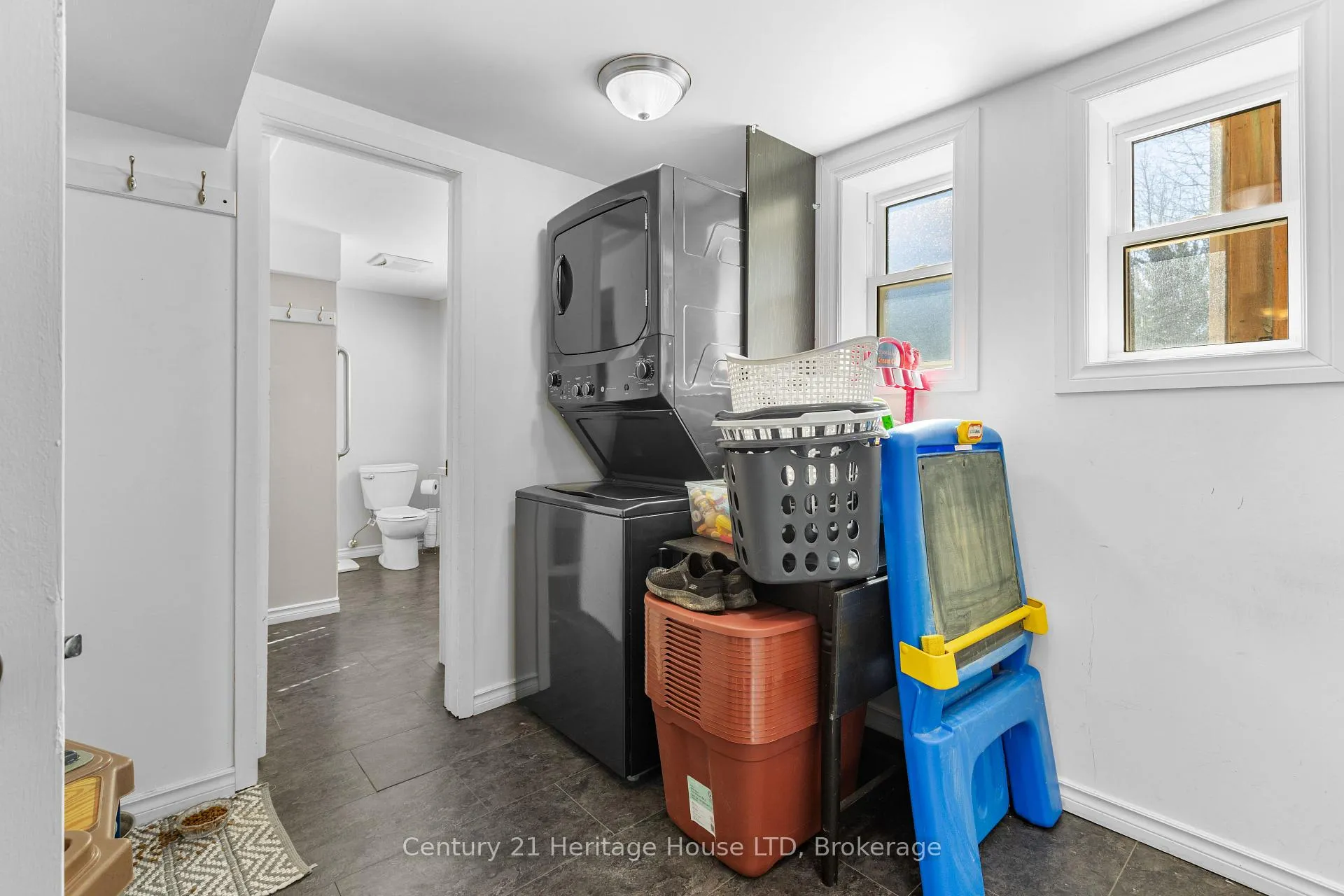 Photo 19 of 8 Saturn Court, St. Catharines, Bunting/Linwell — HOMEH