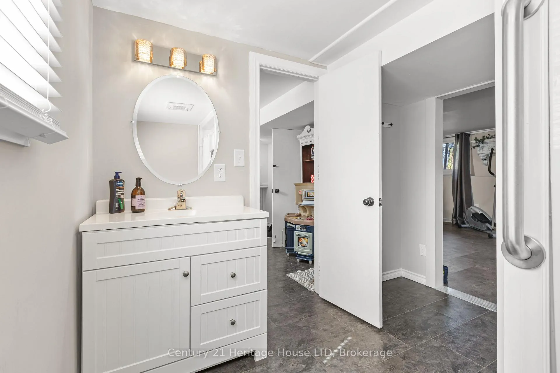 Photo 20 of 8 Saturn Court, St. Catharines, Bunting/Linwell — HOMEH