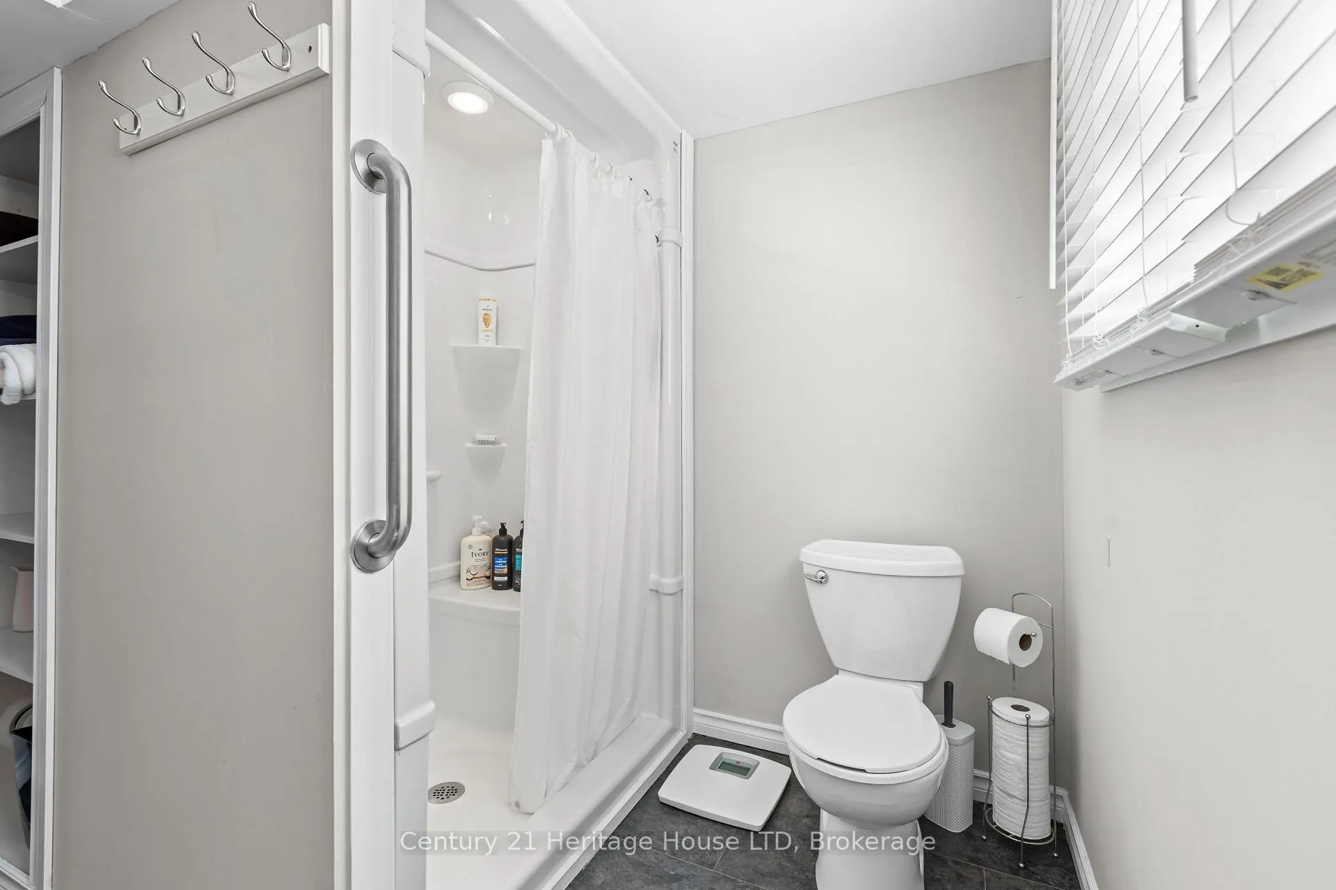 Photo 21 of 8 Saturn Court, St. Catharines, Bunting/Linwell — HOMEH