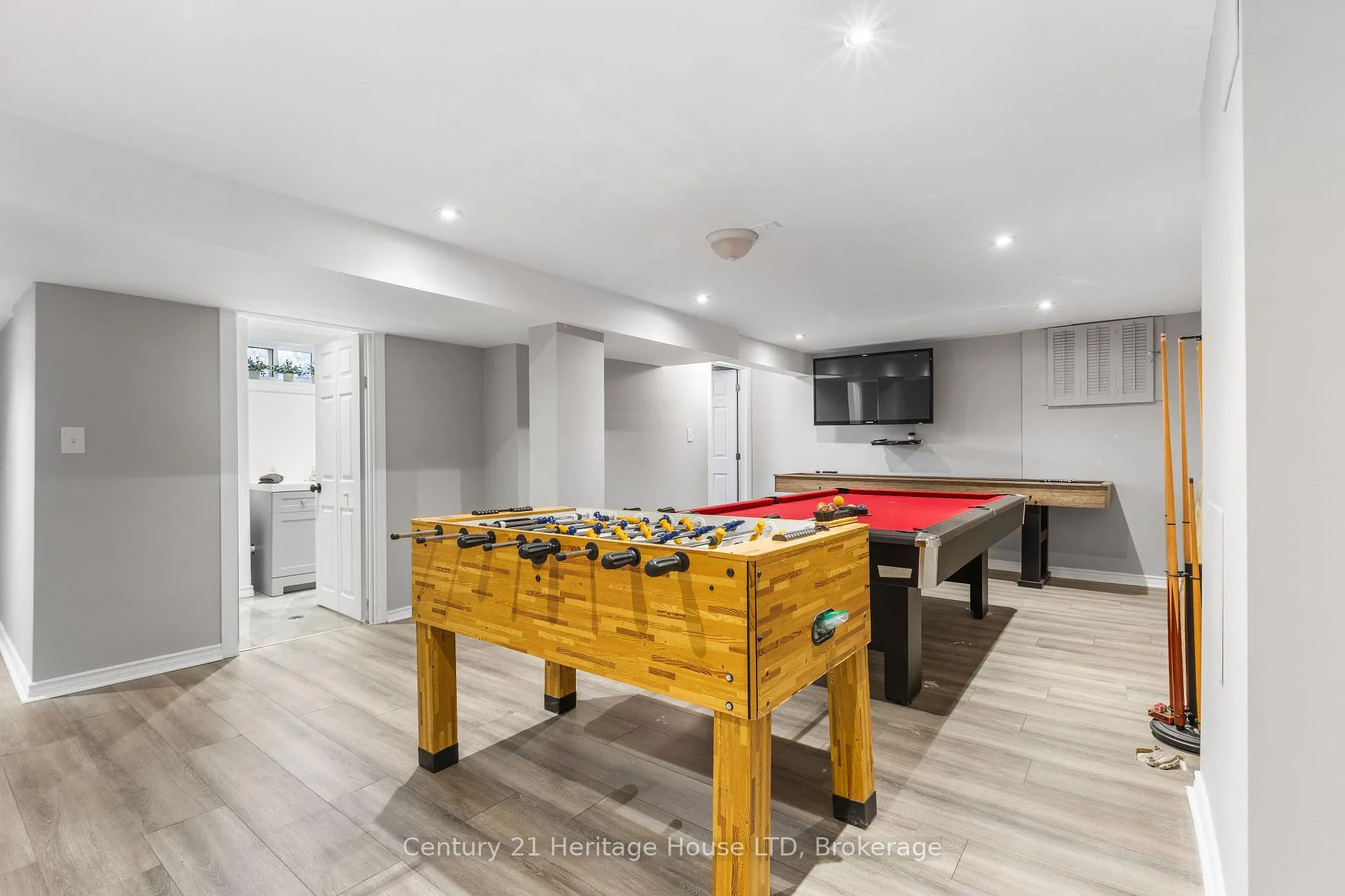 Photo 23 of 8 Saturn Court, St. Catharines, Bunting/Linwell — HOMEH
