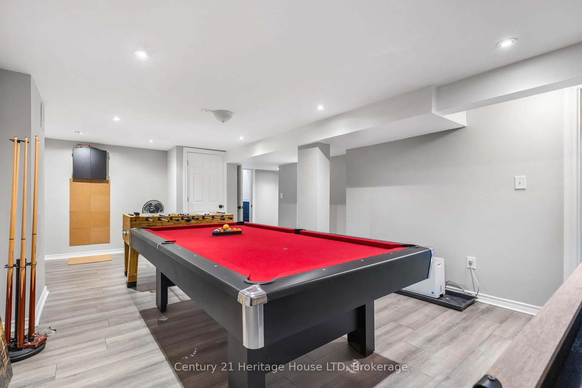 Photo 24 of 8 Saturn Court, St. Catharines, Bunting/Linwell — HOMEH