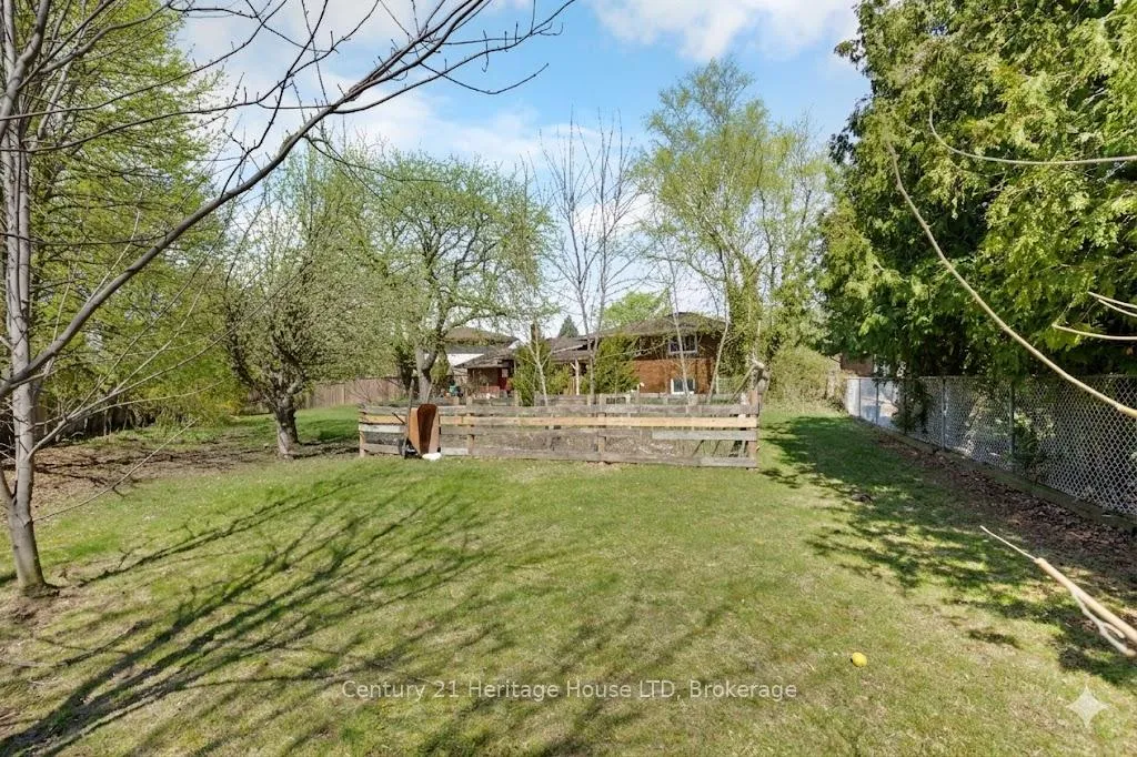 Photo 34 of 8 Saturn Court, St. Catharines, Bunting/Linwell — HOMEH