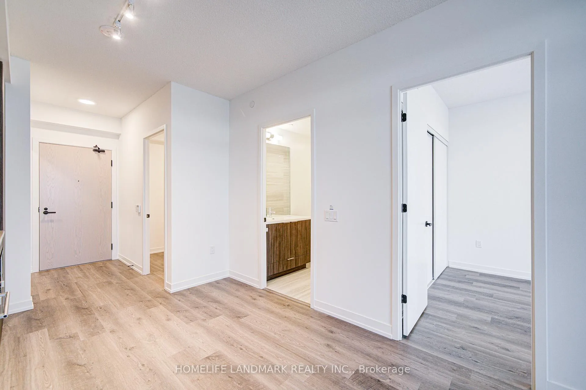 Photo 5 of Unit 1510, 8 interchange Way, Vaughan, Vaughan Corporate Centre — HOMEH