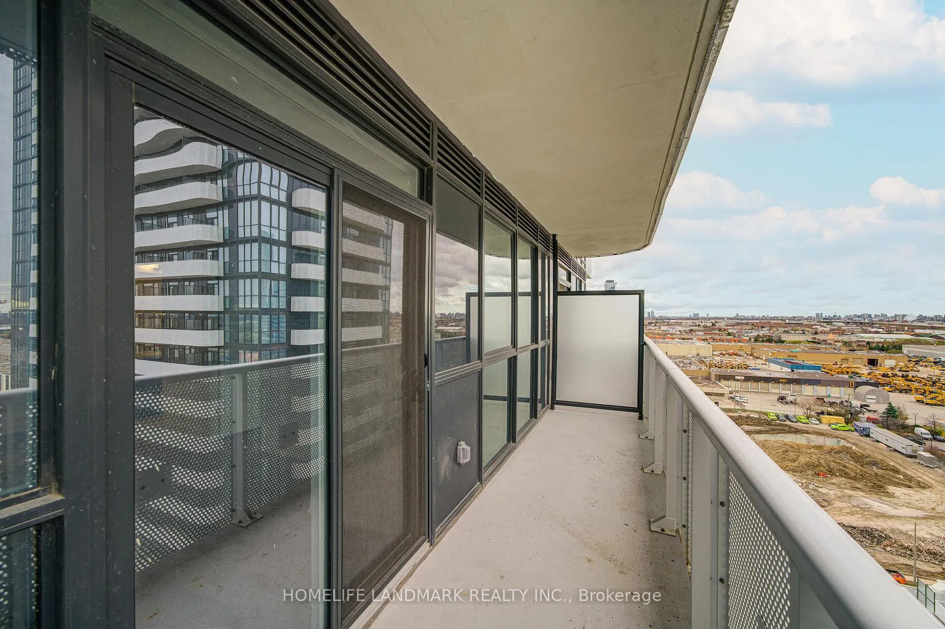 Photo 23 of Unit 1510, 8 interchange Way, Vaughan, Vaughan Corporate Centre — HOMEH