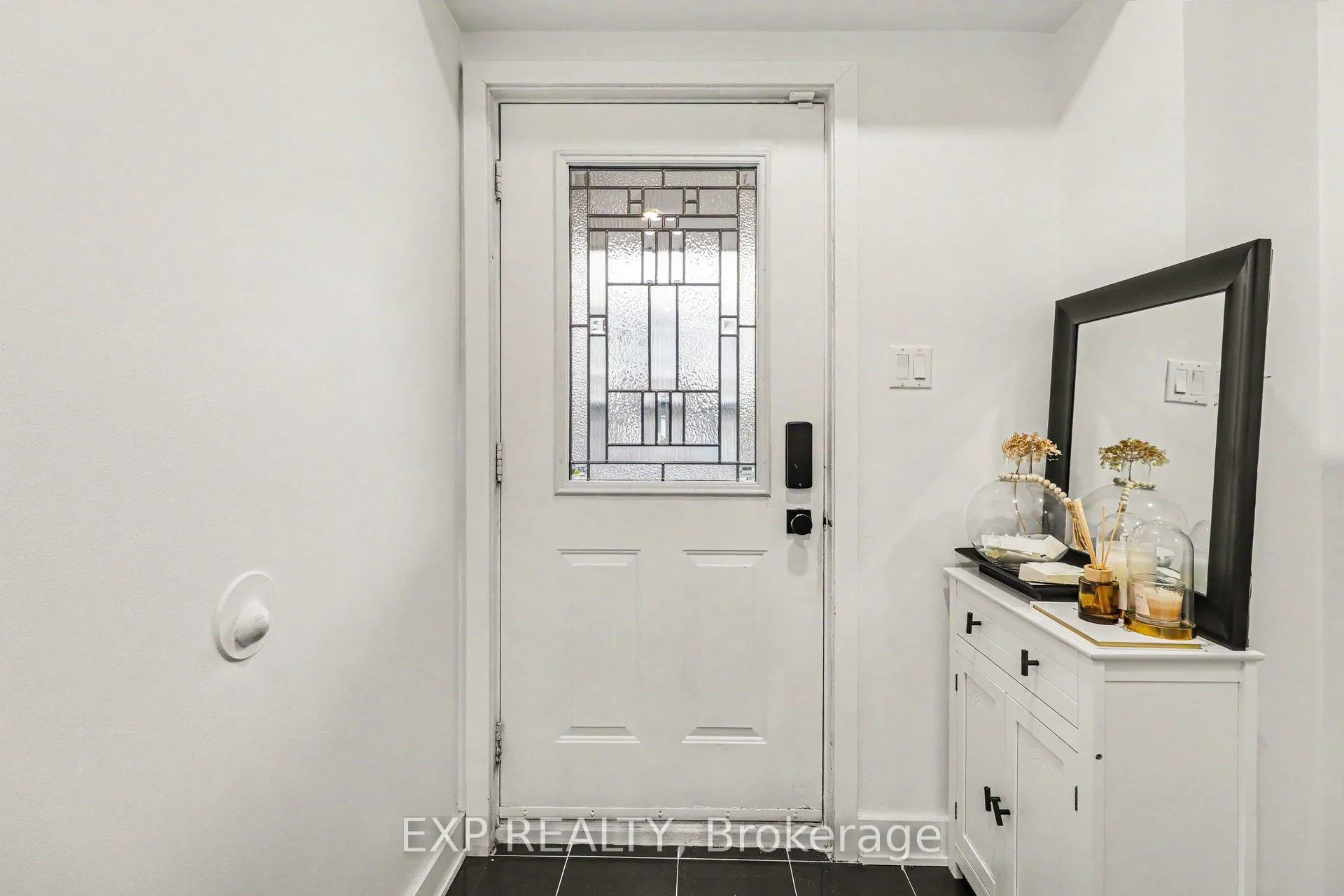 Photo 4 of 358 Valade Crescent, Ottawa, Fallingbrook/Pineridge — HOMEH