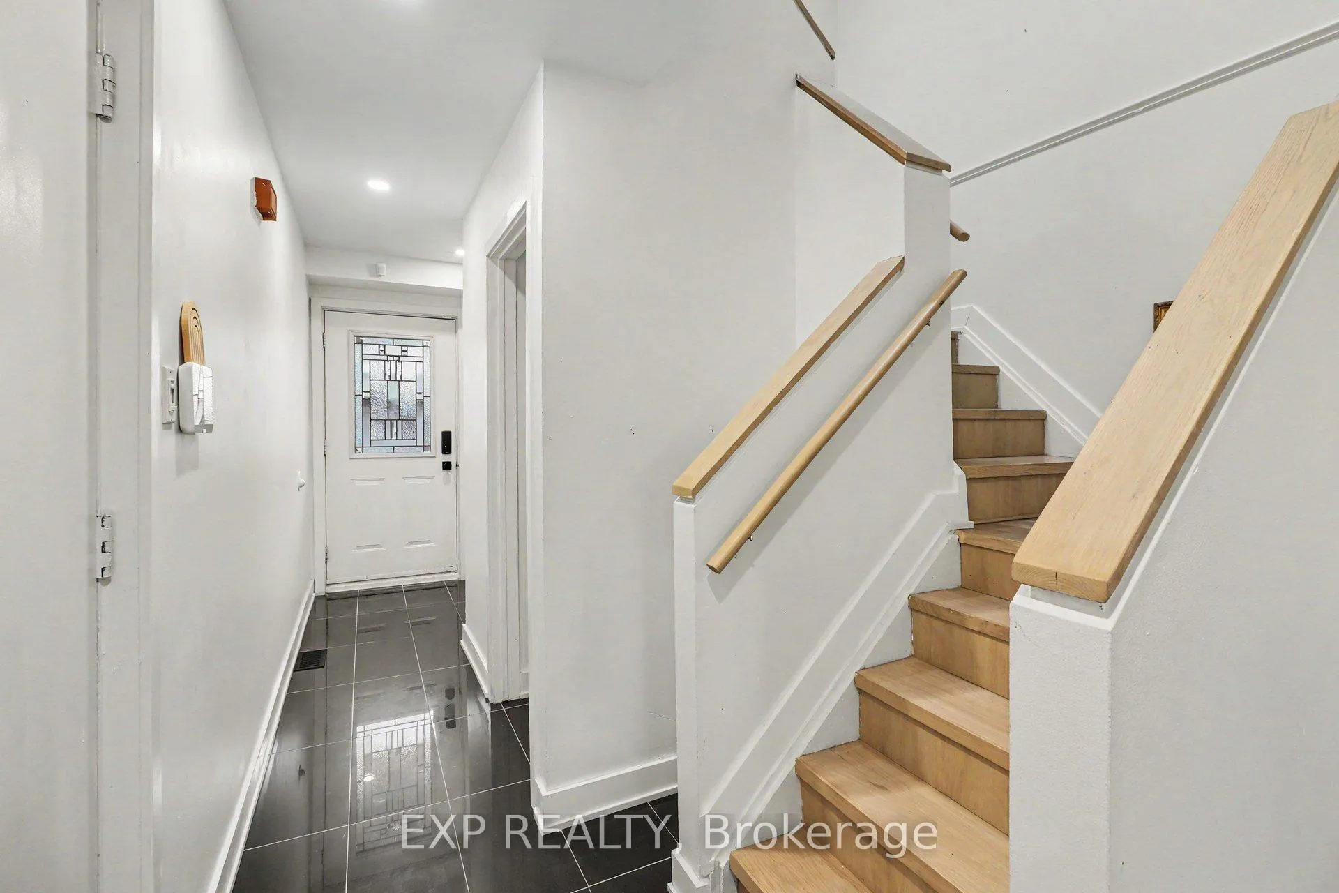 Photo 5 of 358 Valade Crescent, Ottawa, Fallingbrook/Pineridge — HOMEH