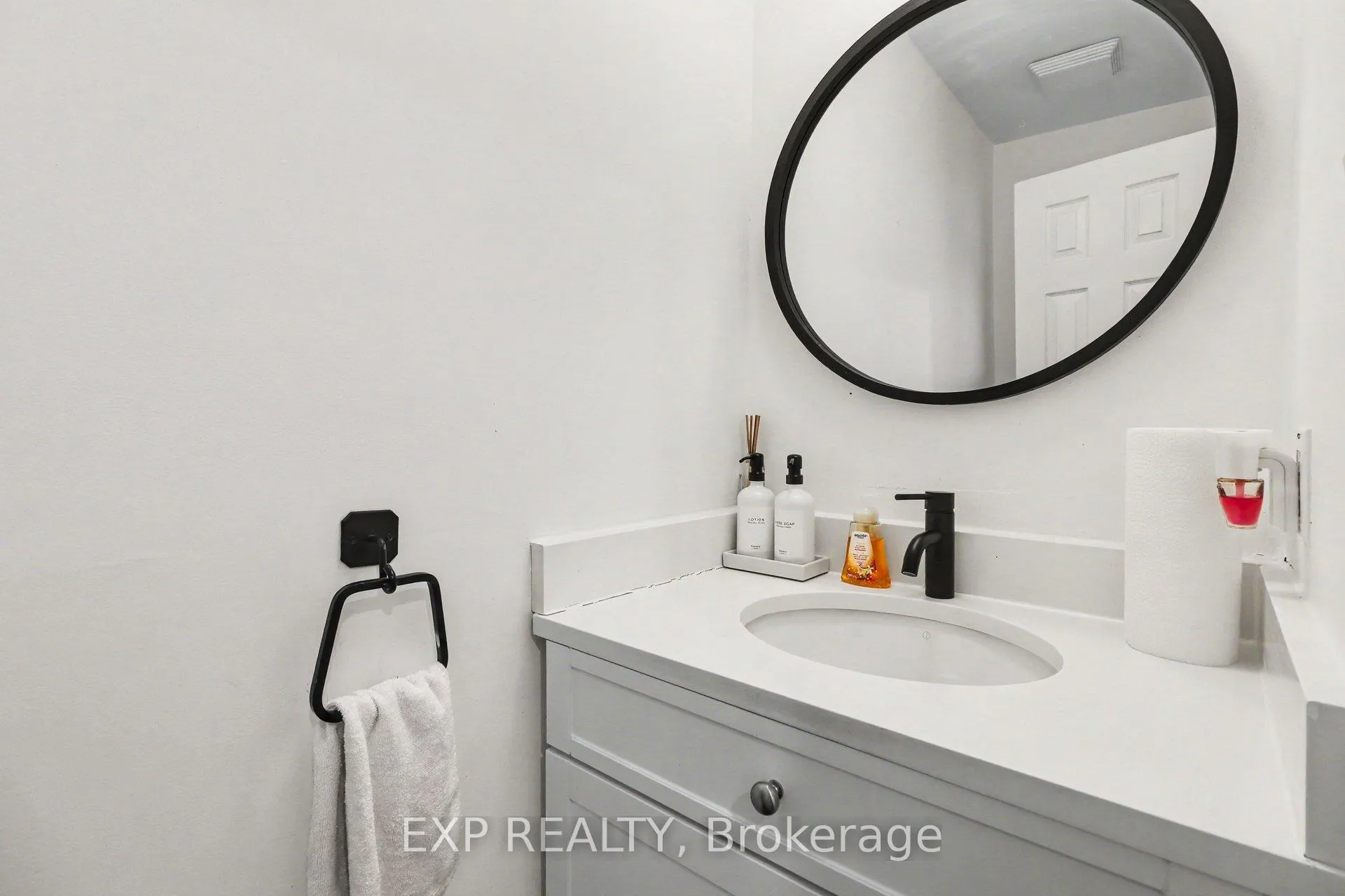 Photo 6 of 358 Valade Crescent, Ottawa, Fallingbrook/Pineridge — HOMEH