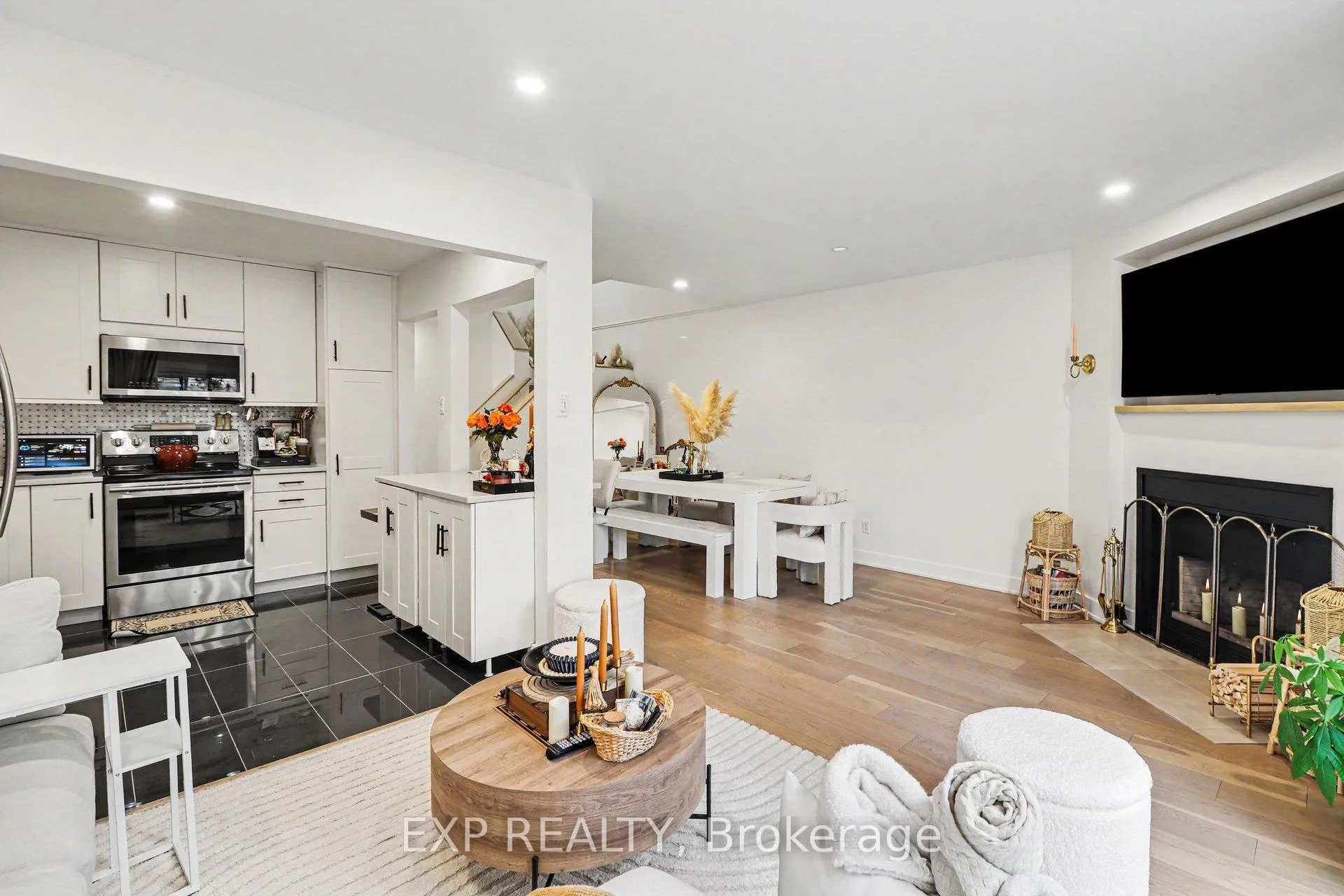 Photo 8 of 358 Valade Crescent, Ottawa, Fallingbrook/Pineridge — HOMEH