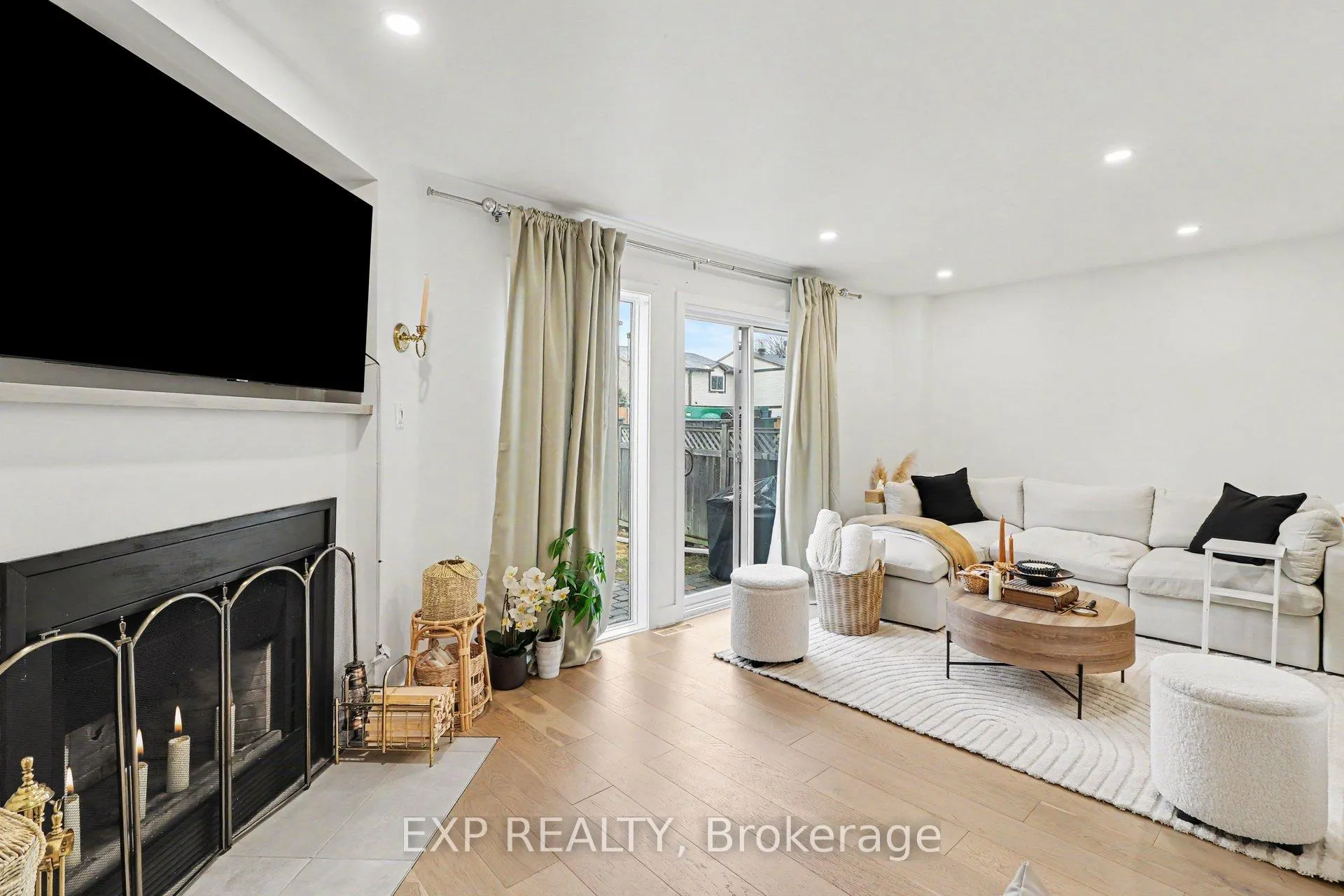 Photo 9 of 358 Valade Crescent, Ottawa, Fallingbrook/Pineridge — HOMEH