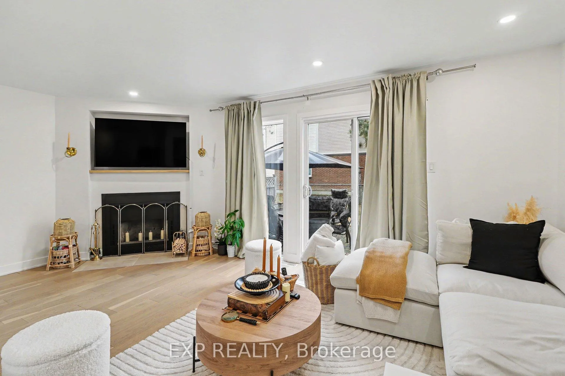 Photo 10 of 358 Valade Crescent, Ottawa, Fallingbrook/Pineridge — HOMEH