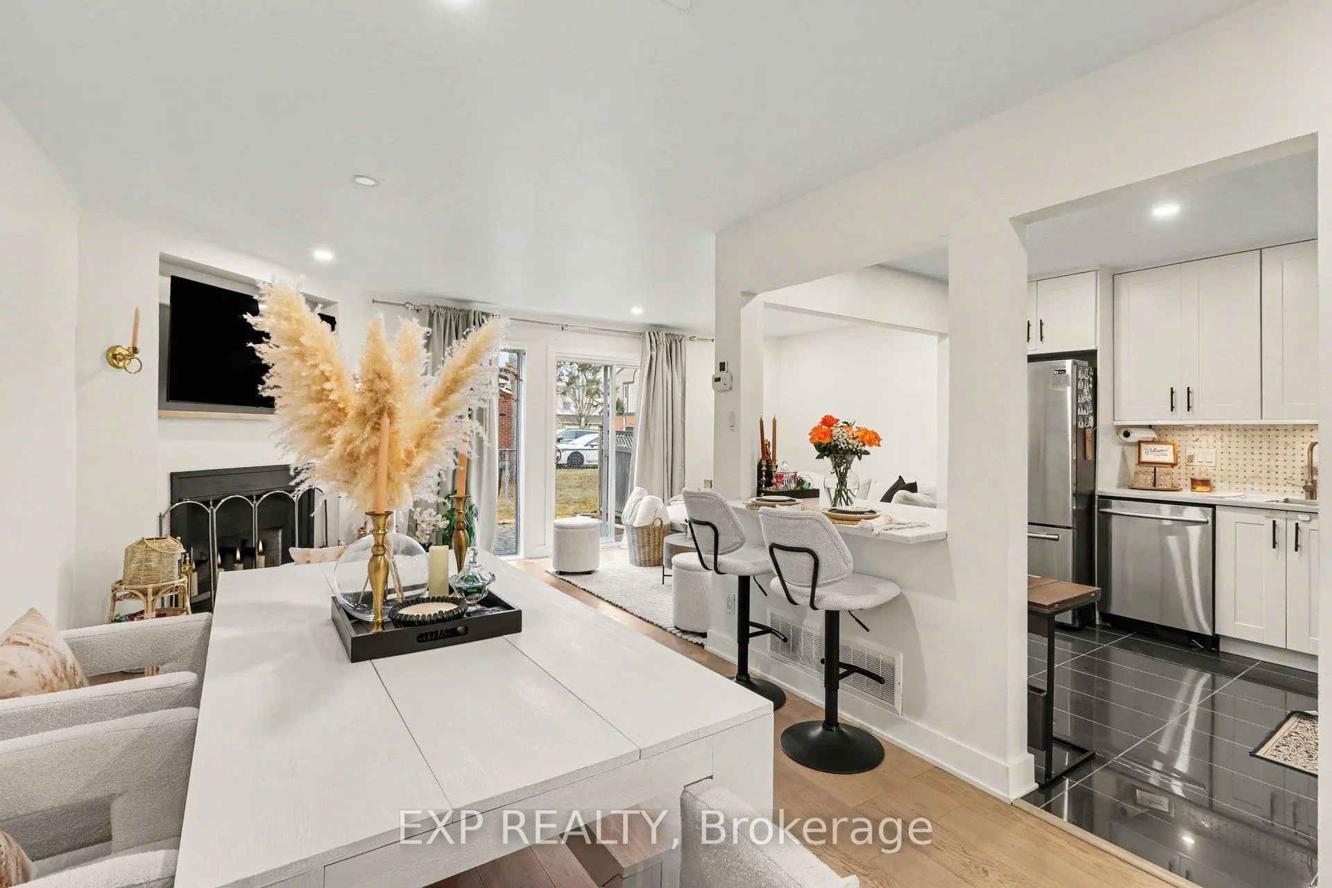 Photo 12 of 358 Valade Crescent, Ottawa, Fallingbrook/Pineridge — HOMEH