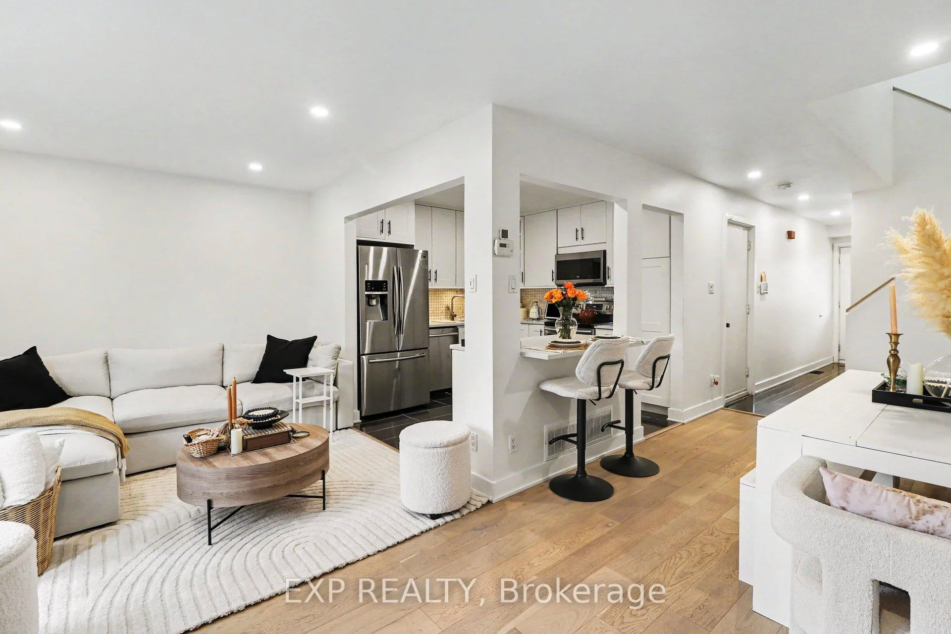 Photo 13 of 358 Valade Crescent, Ottawa, Fallingbrook/Pineridge — HOMEH
