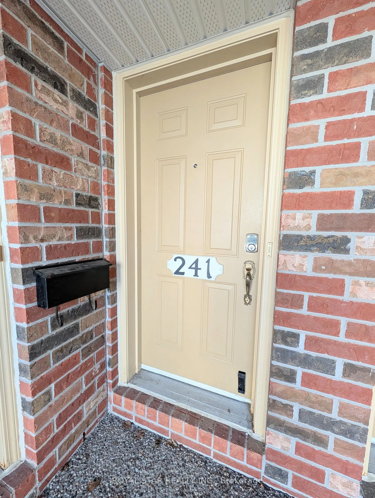 Photo 3 of 241 Keltie Private, Ottawa, Barrhaven - Longfields — HOMEH